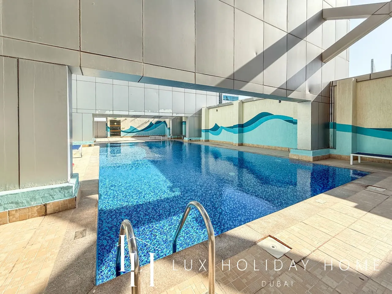 LUX The Armada Suite JLT 20