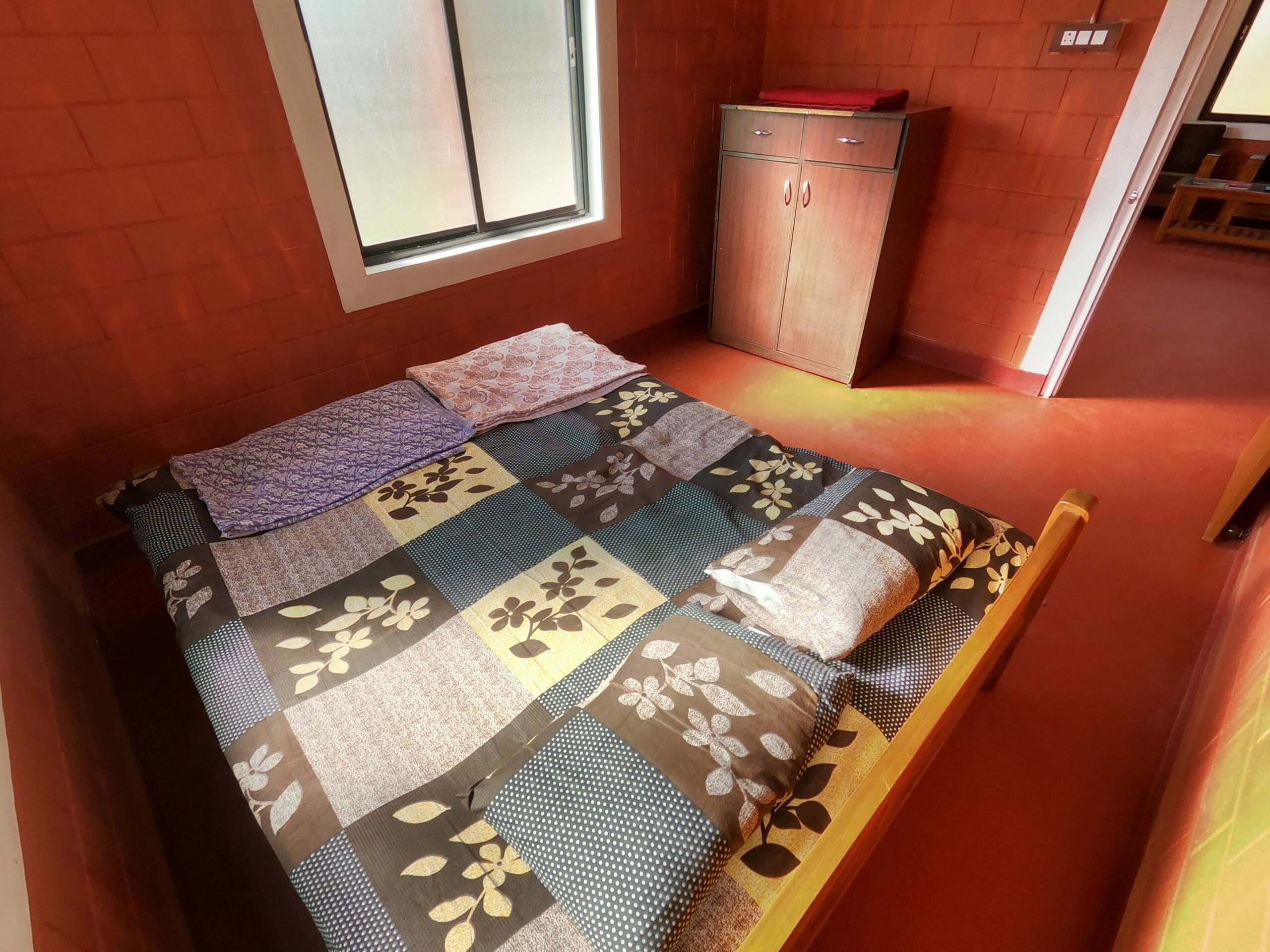 Hallimane Homestay features with a garden stay 5