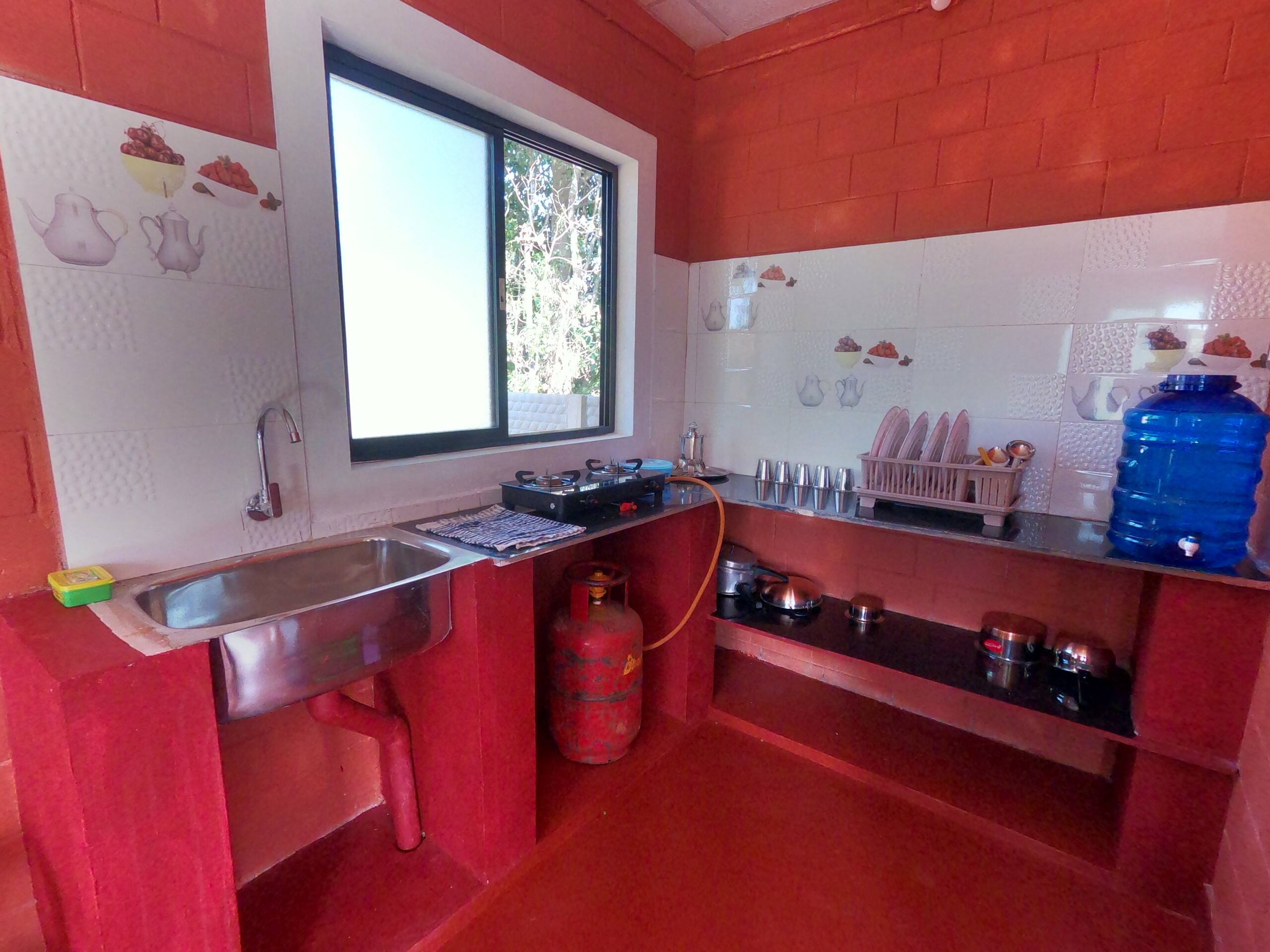 Hallimane Homestay features with a garden stay 4