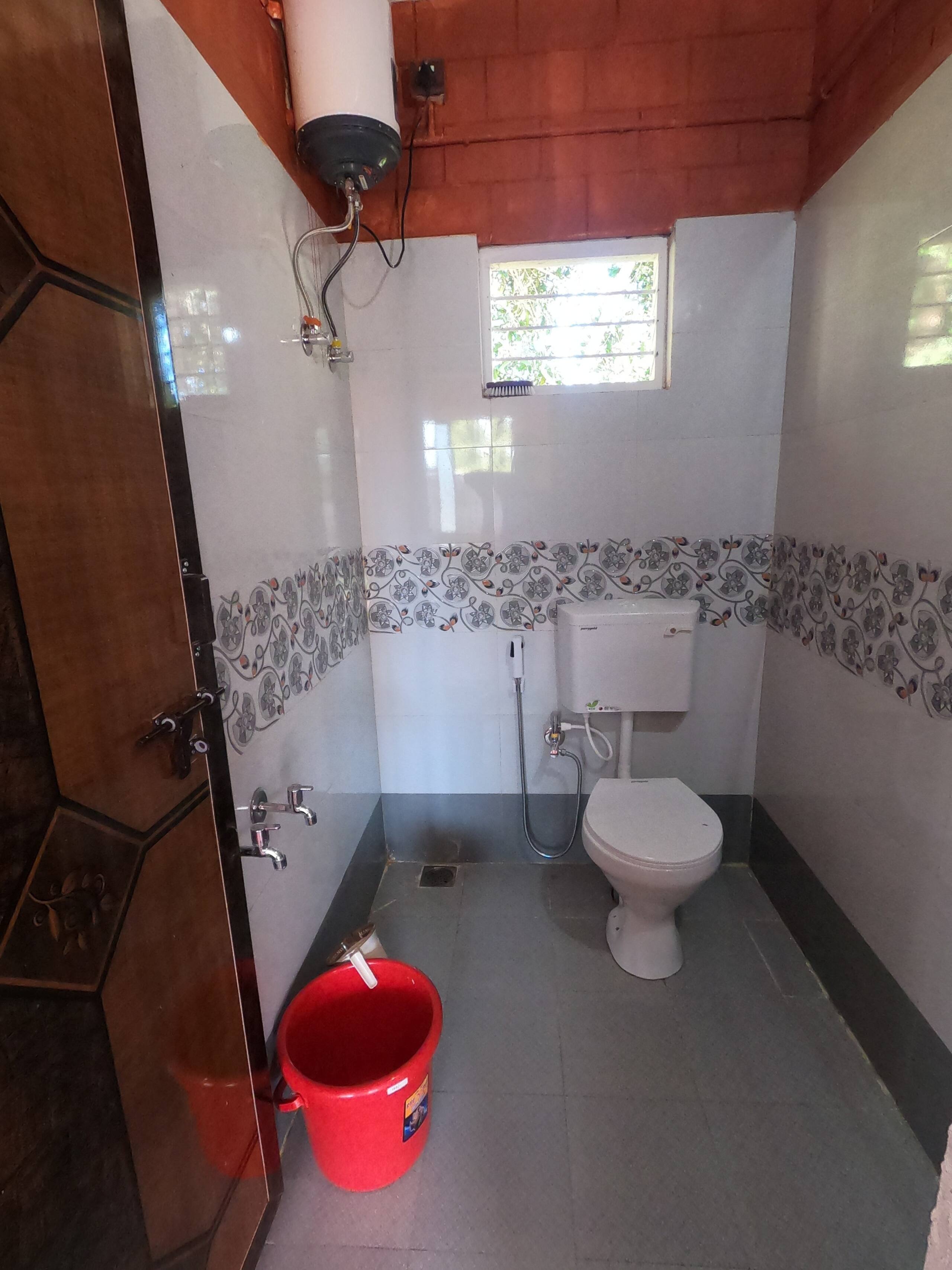 Hallimane Homestay features with a garden stay 9