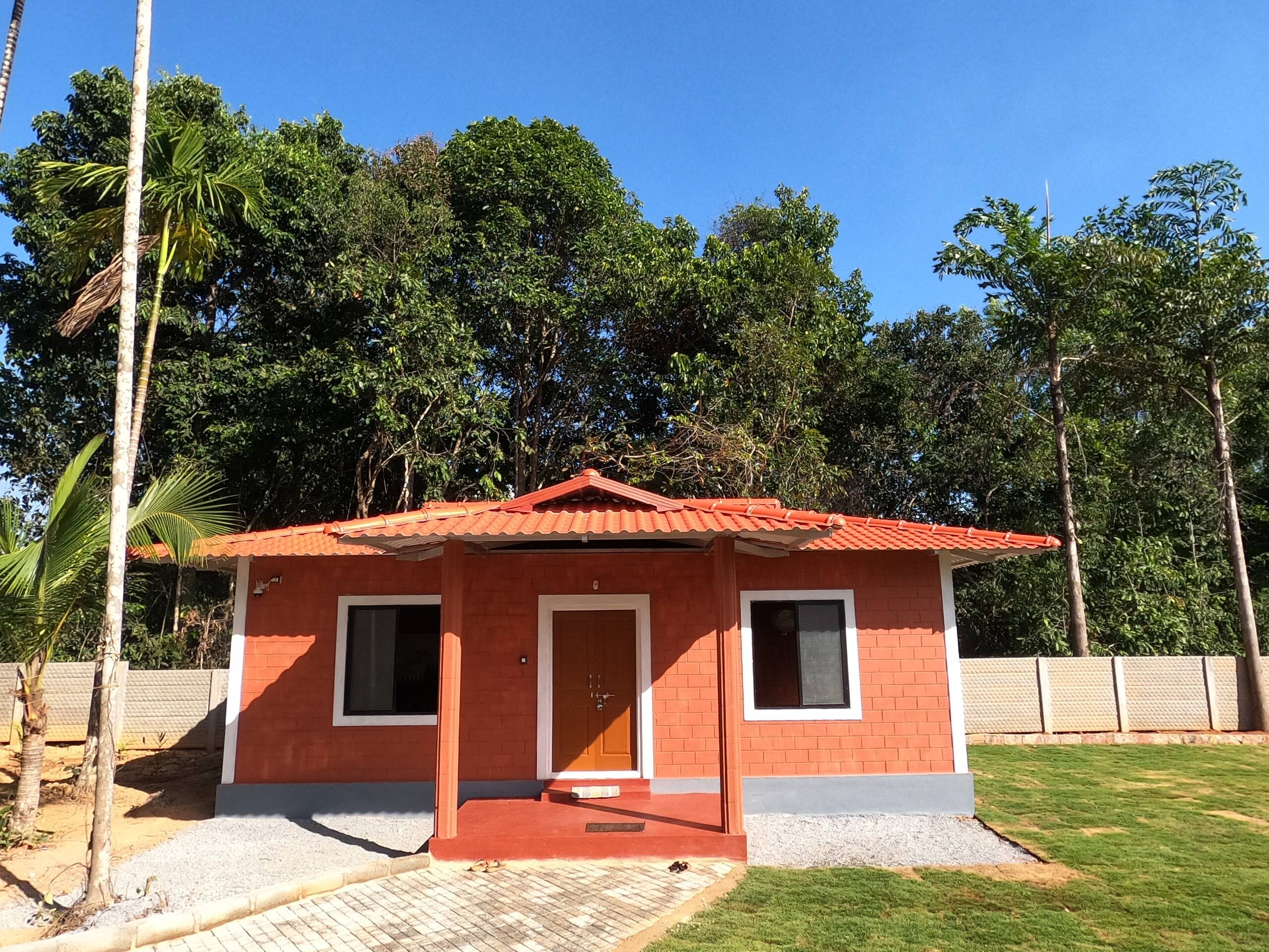 Hallimane Homestay features with a garden stay 1