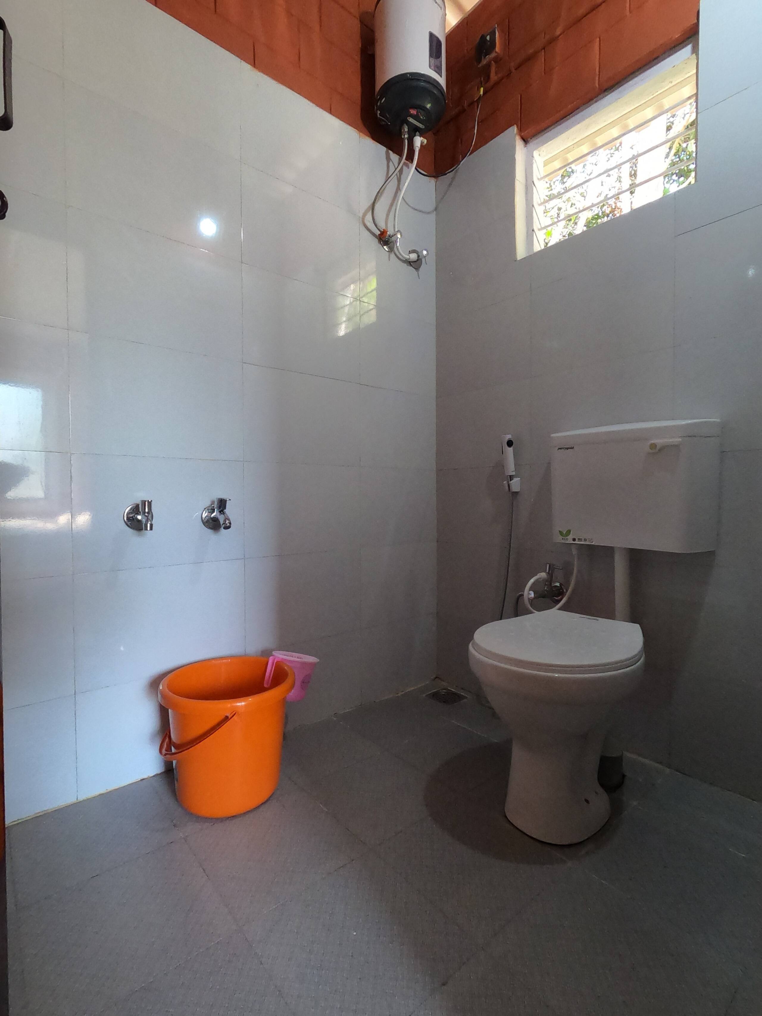 Hallimane Homestay features with a garden stay 10