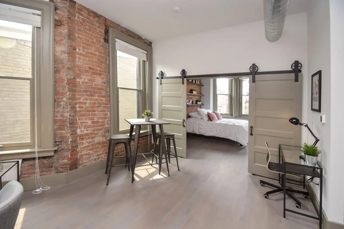Gorgeous Condo in Heart of OTR, Free Parking! 11