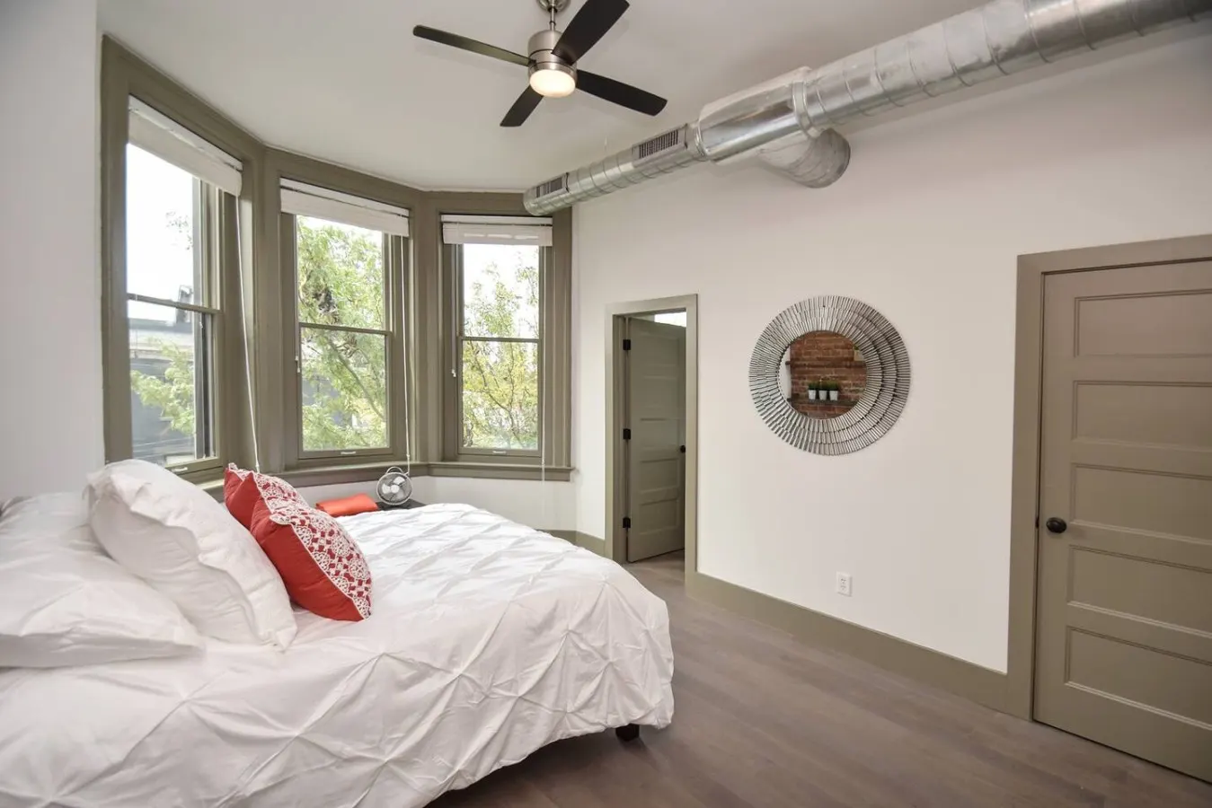 Gorgeous Condo in Heart of OTR, Free Parking! 16