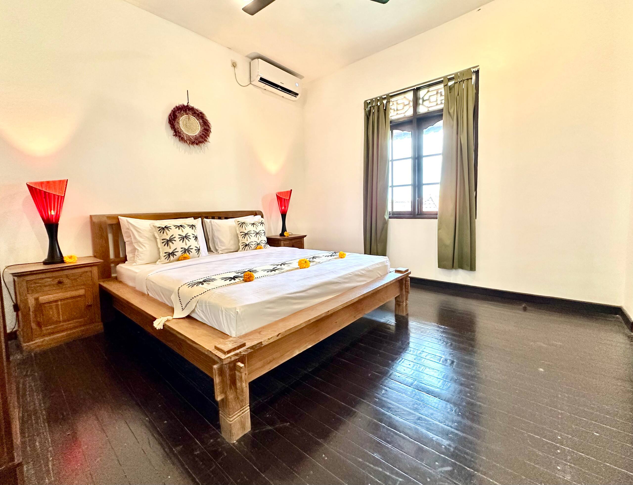 Family Villa in the middle of Legian walk to beach 24