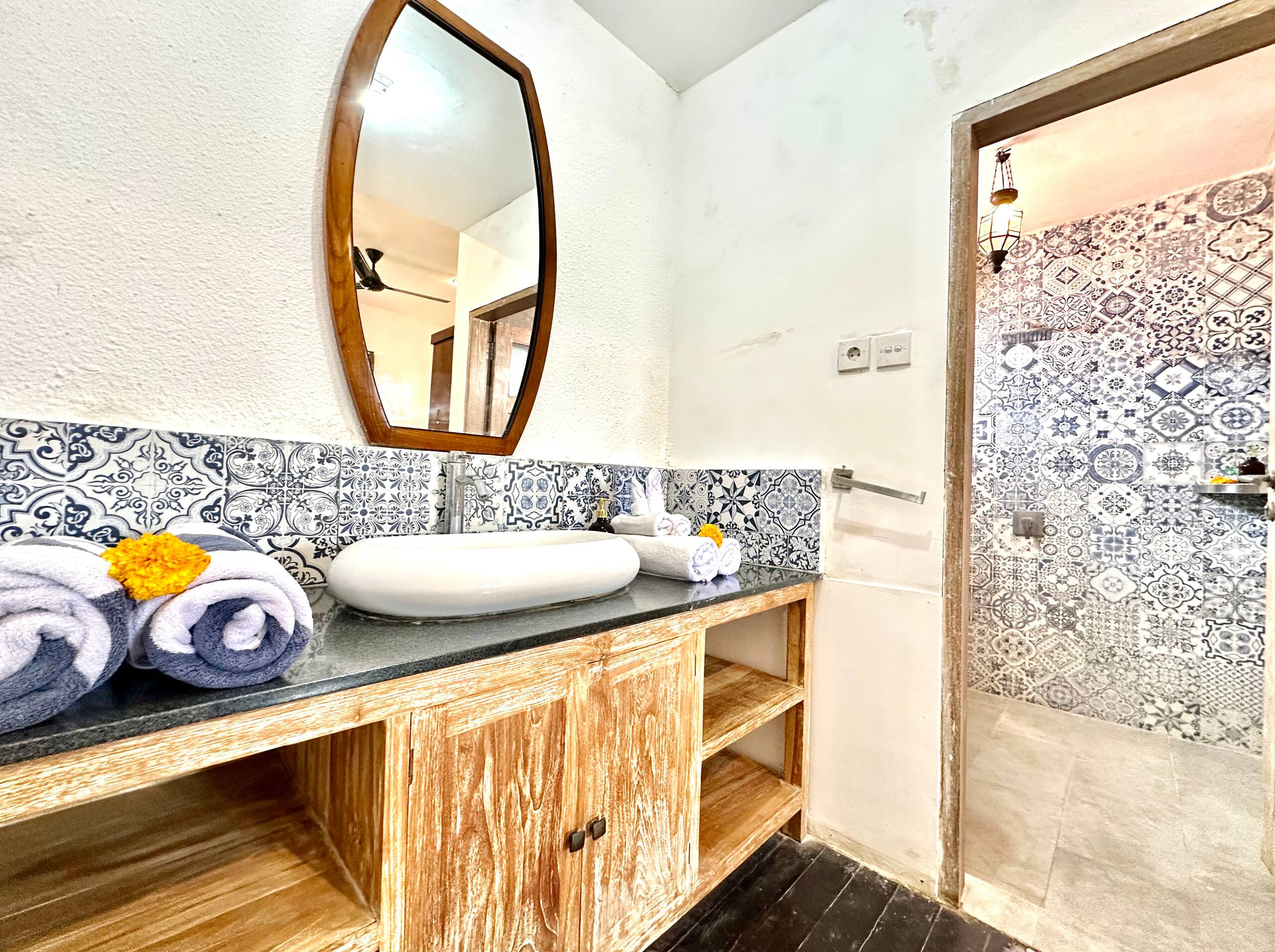 Family Villa in the middle of Legian walk to beach 25