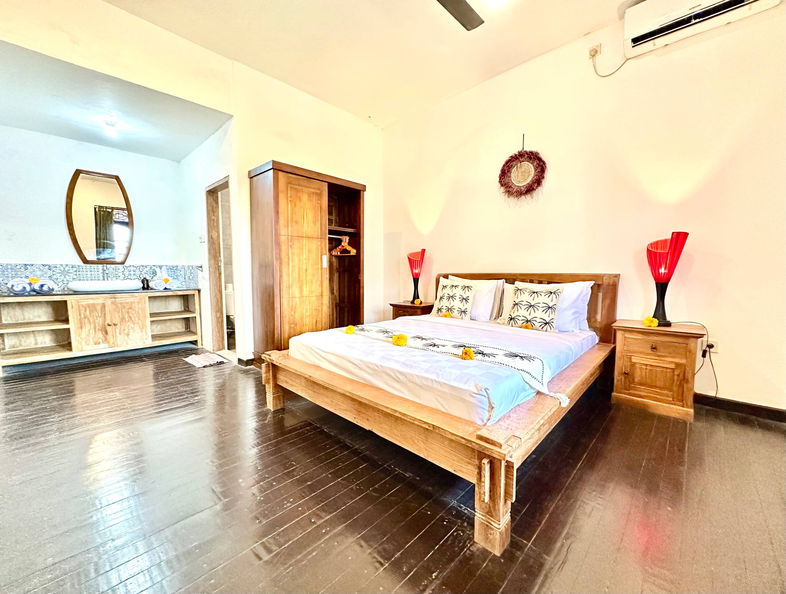Family Villa in the middle of Legian walk to beach 26