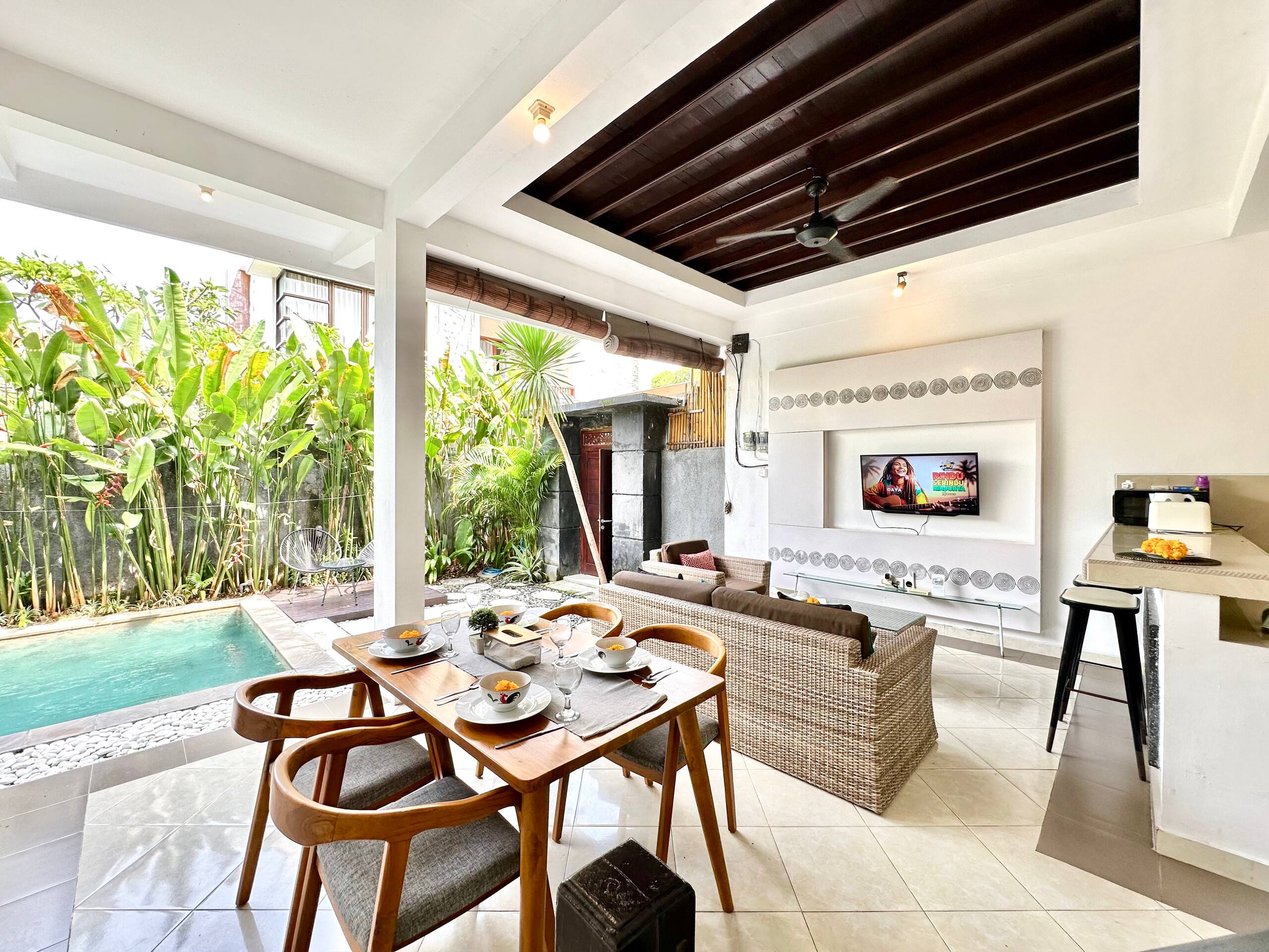 Family Villa in the middle of Legian walk to beach — photo 2
