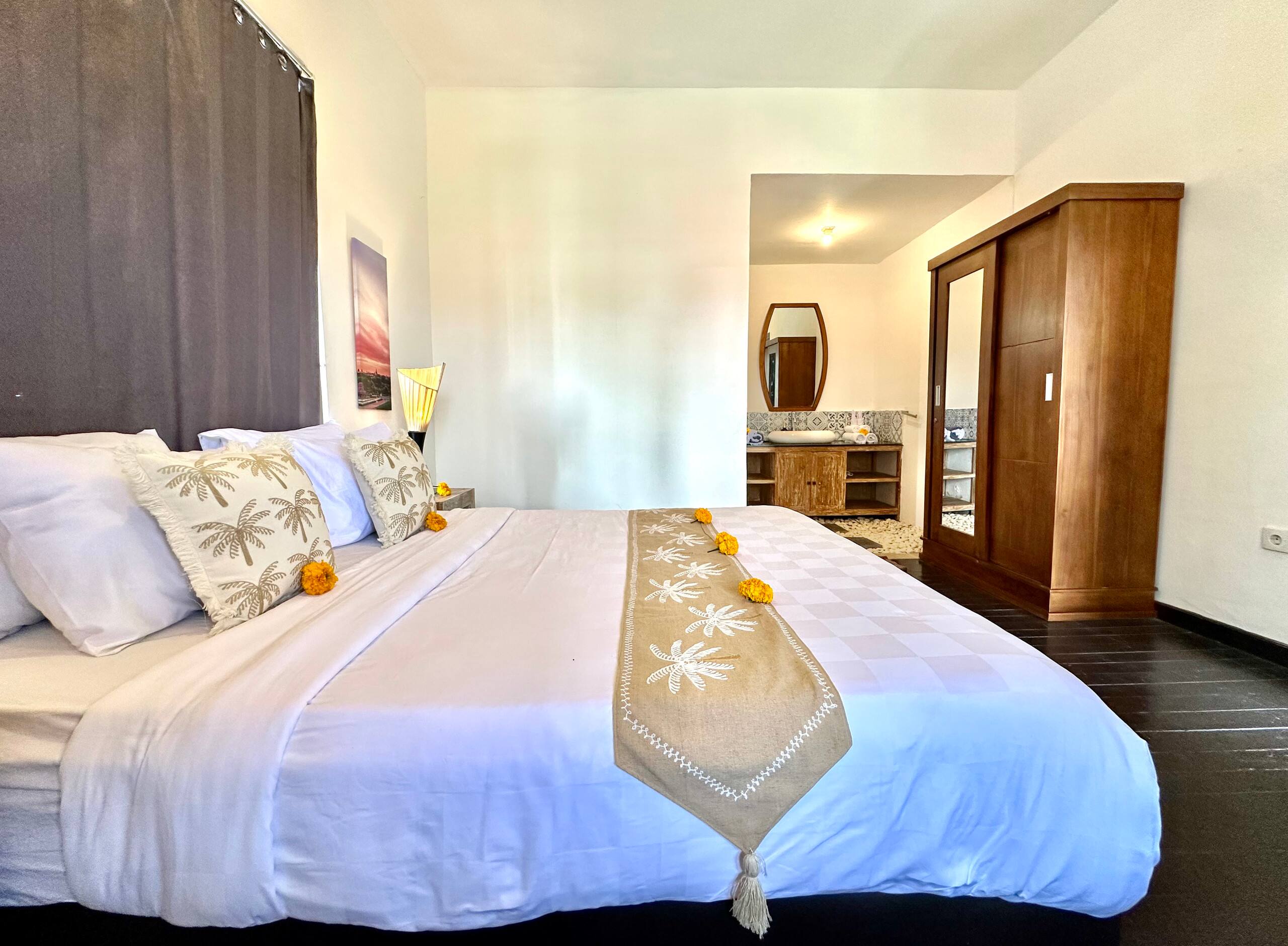 Family Villa in the middle of Legian walk to beach 33