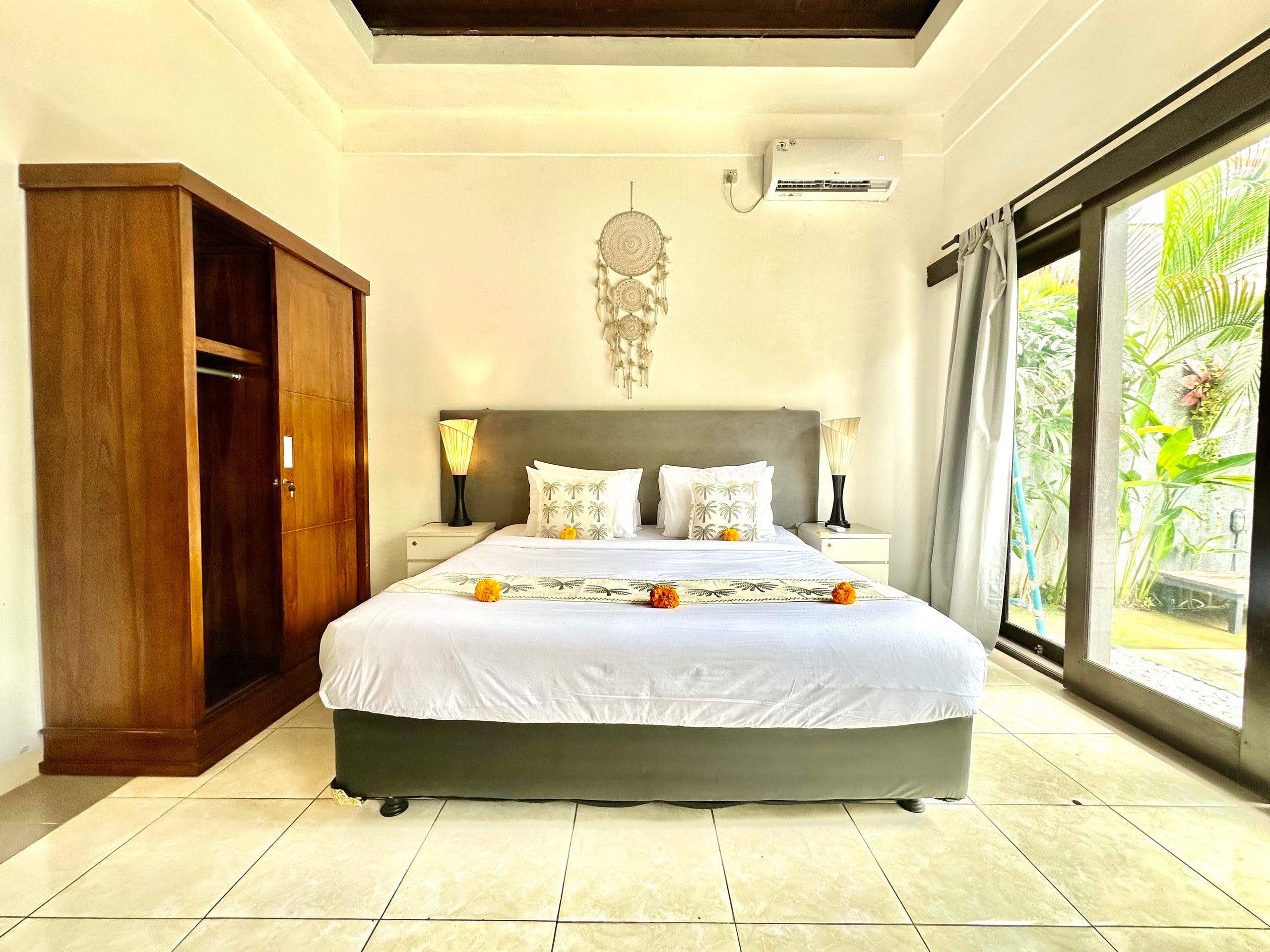 Family Villa in the middle of Legian walk to beach 9