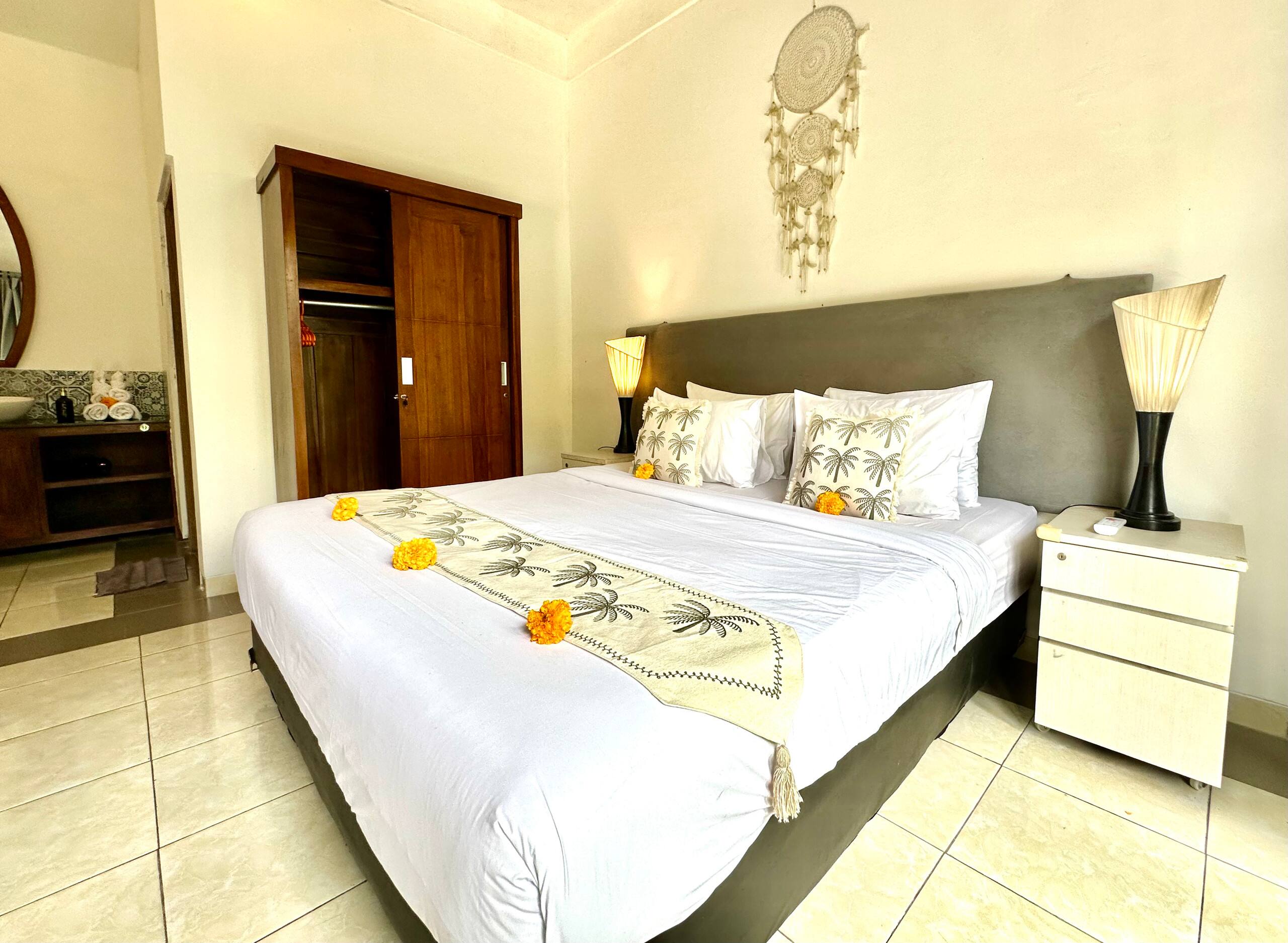 Family Villa in the middle of Legian walk to beach 11