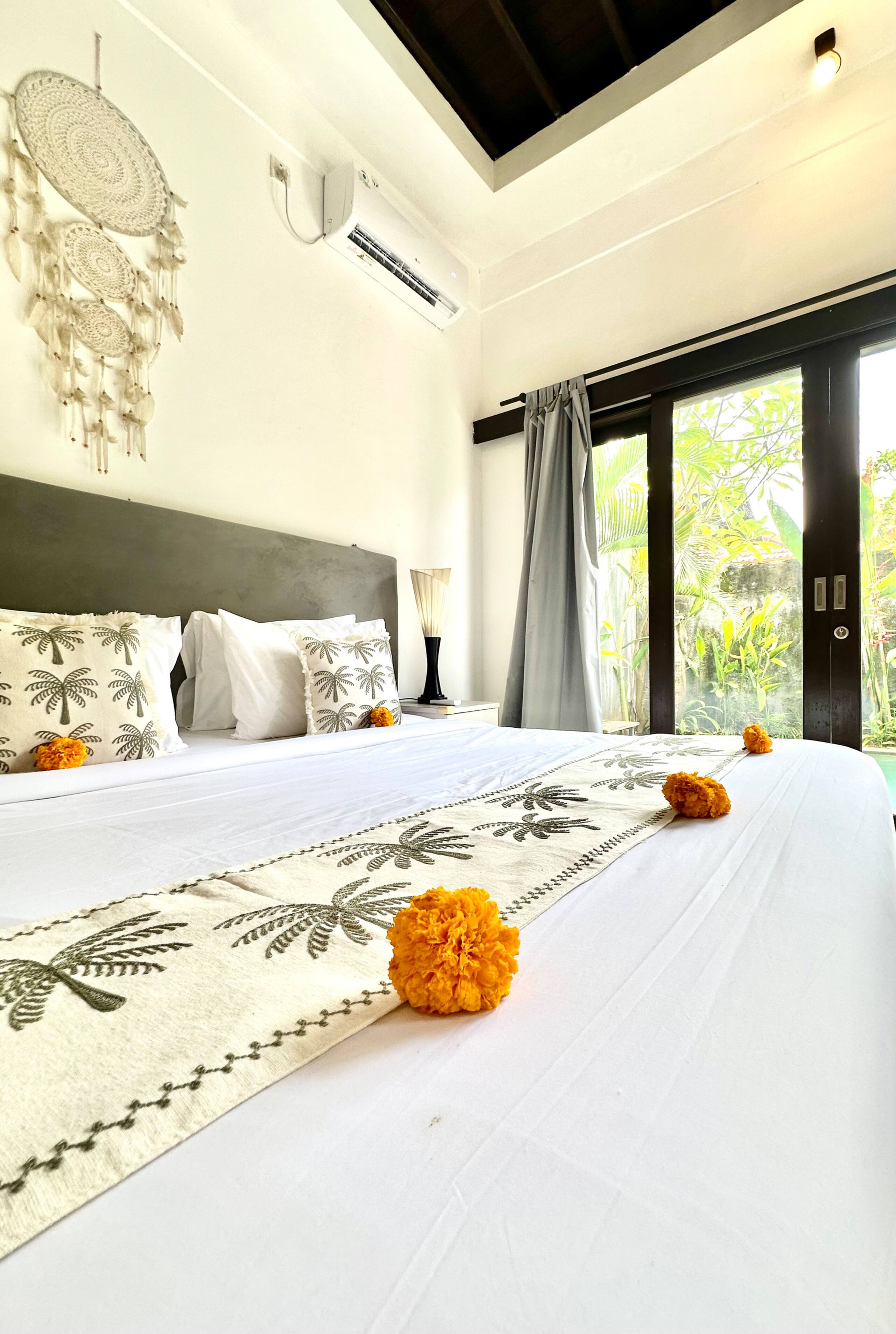 Family Villa in the middle of Legian walk to beach 12