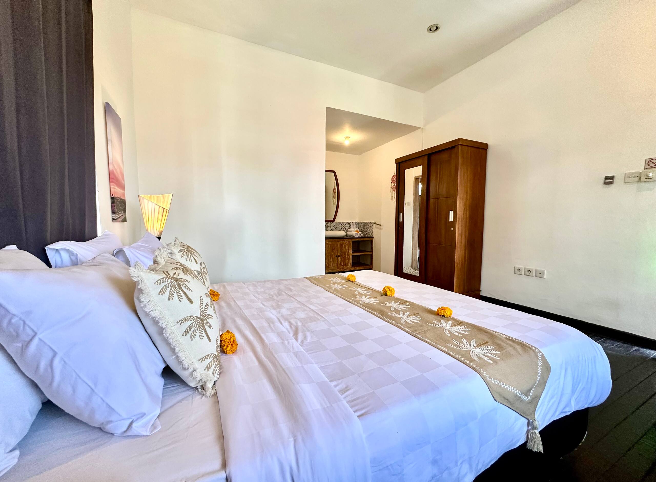 Family Villa in the middle of Legian walk to beach 32