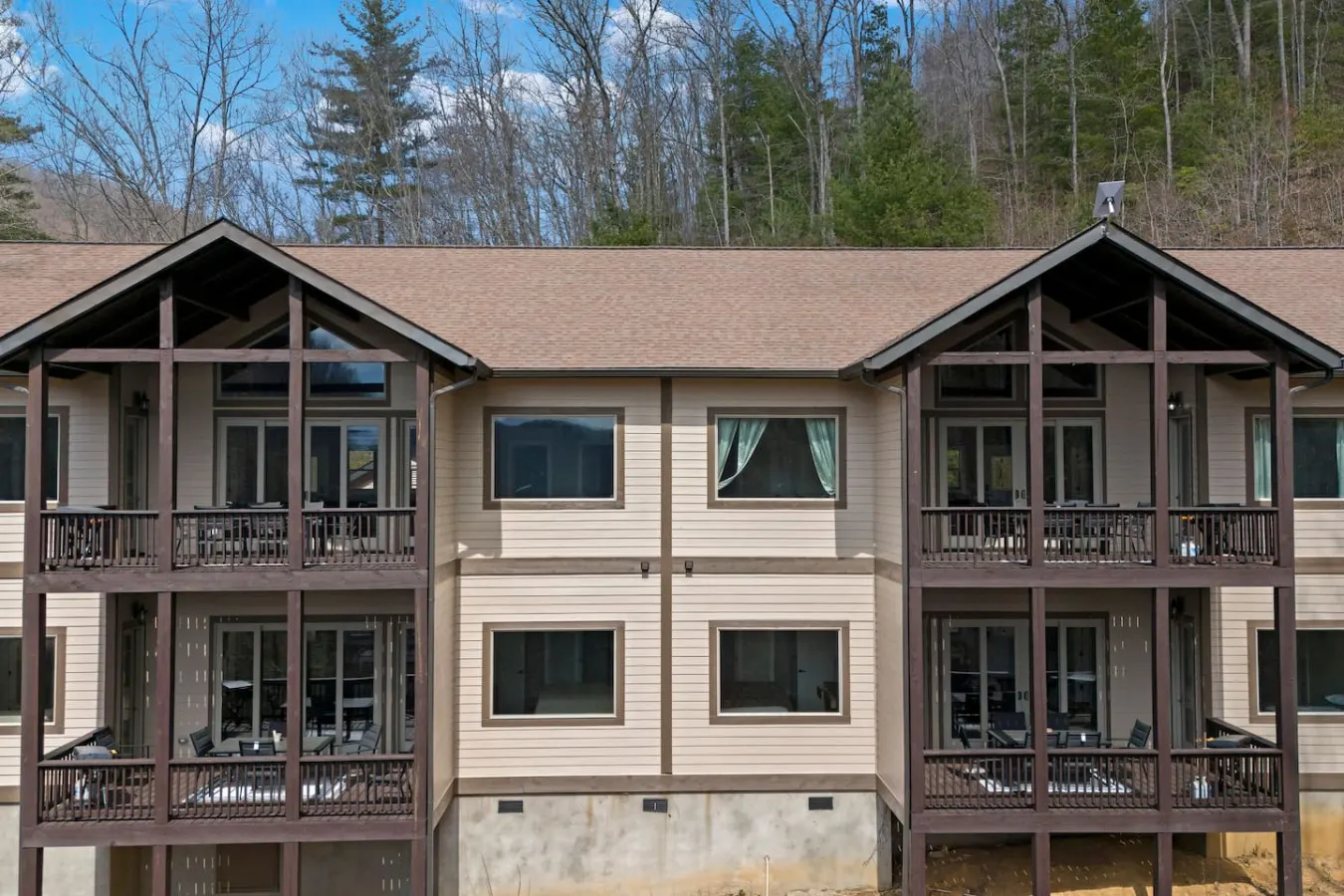 Mountain Escape Balcony with Grill & View 14