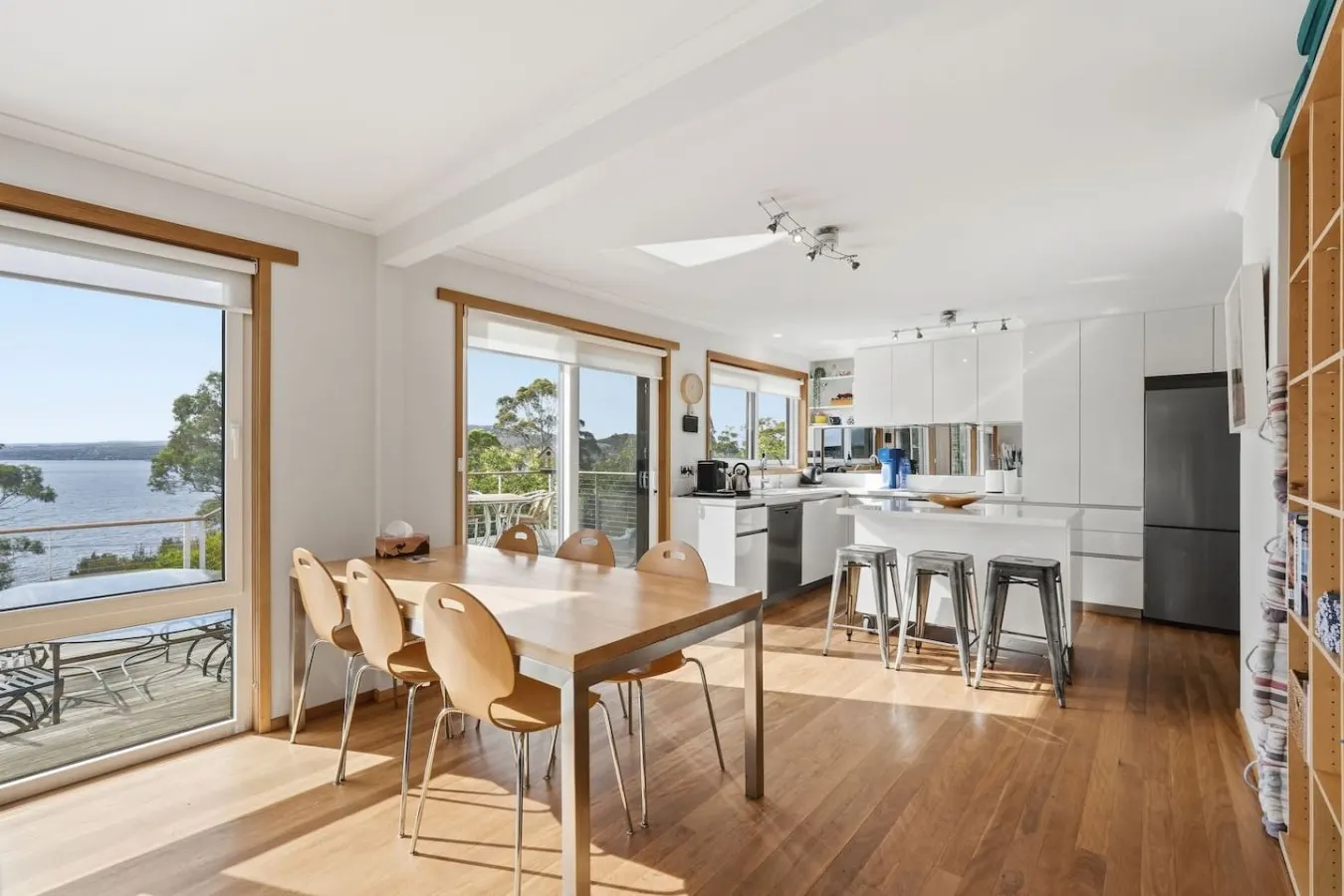 Coningham Beach House, Bay Views 9