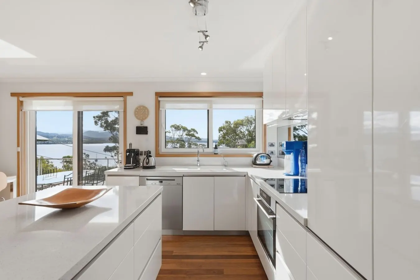 Coningham Beach House, Bay Views 10