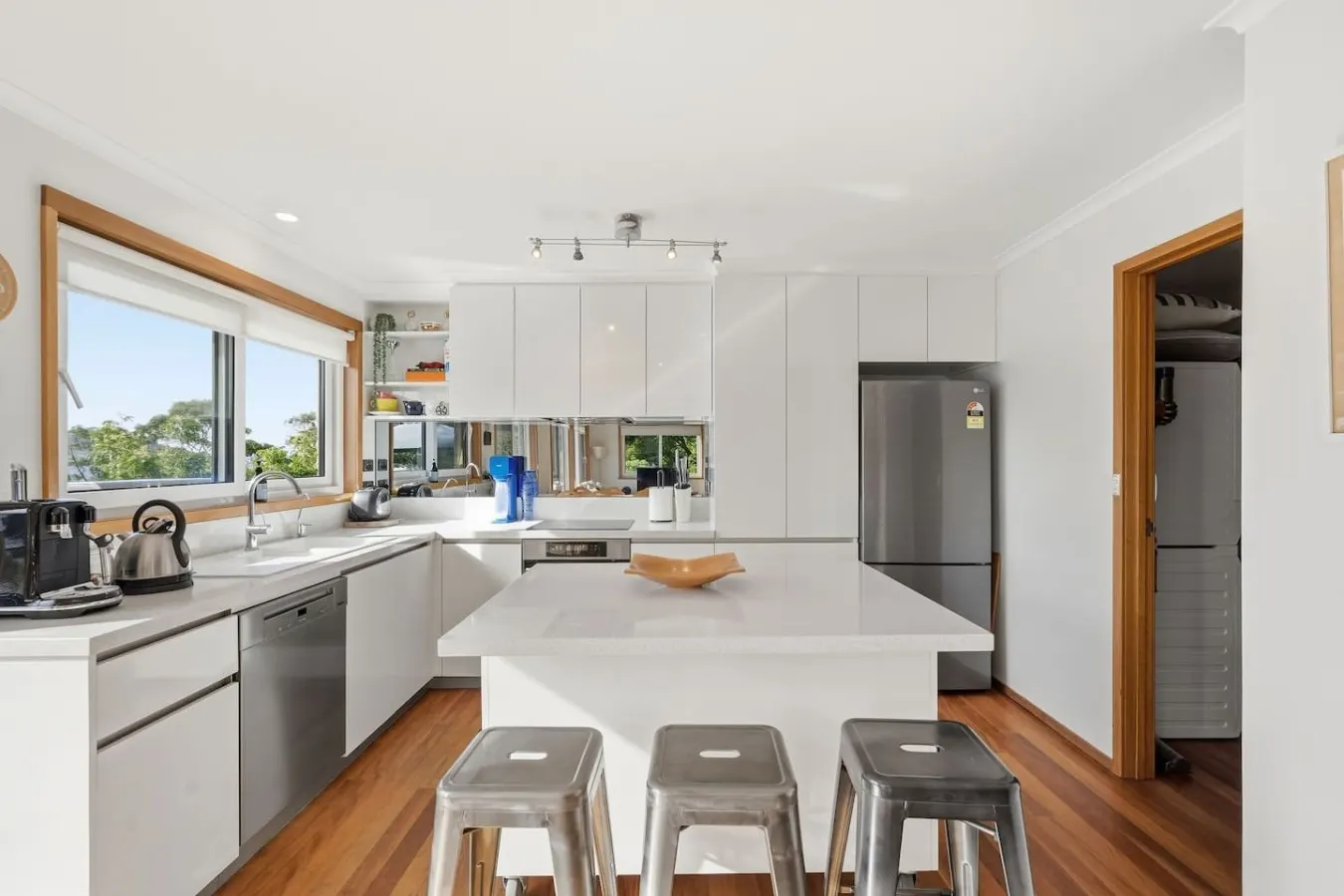 Coningham Beach House, Bay Views 11