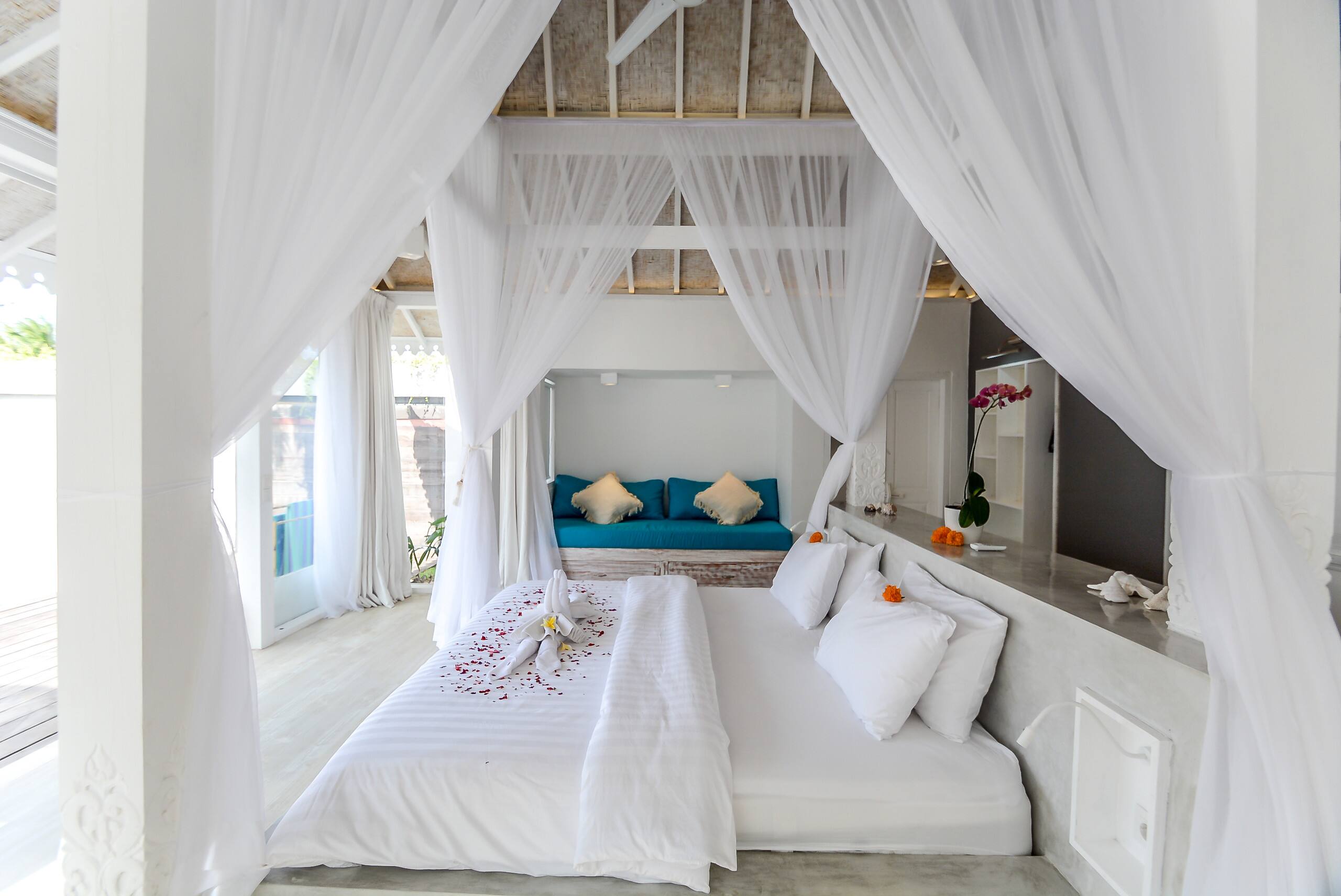Mahi Mahi Suite 2: Romantic Joglo + Lagoon Pool 13
