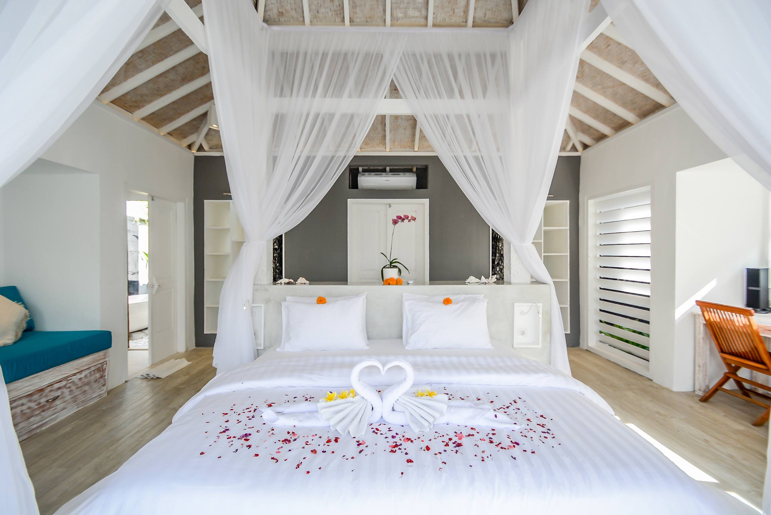 Mahi Mahi Suite 2: Romantic Joglo + Lagoon Pool 20
