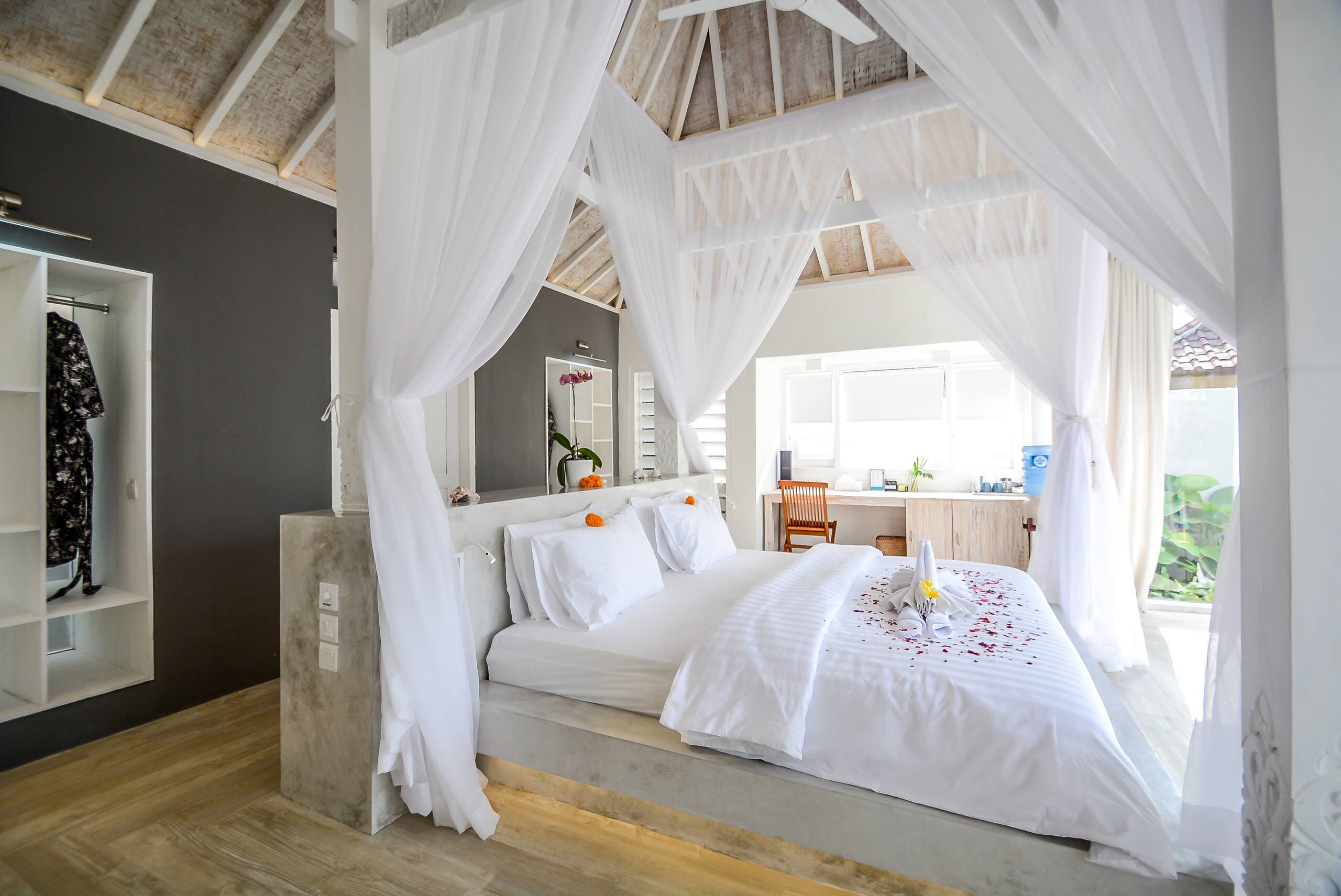Mahi Mahi Suite 2: Romantic Joglo + Lagoon Pool 16