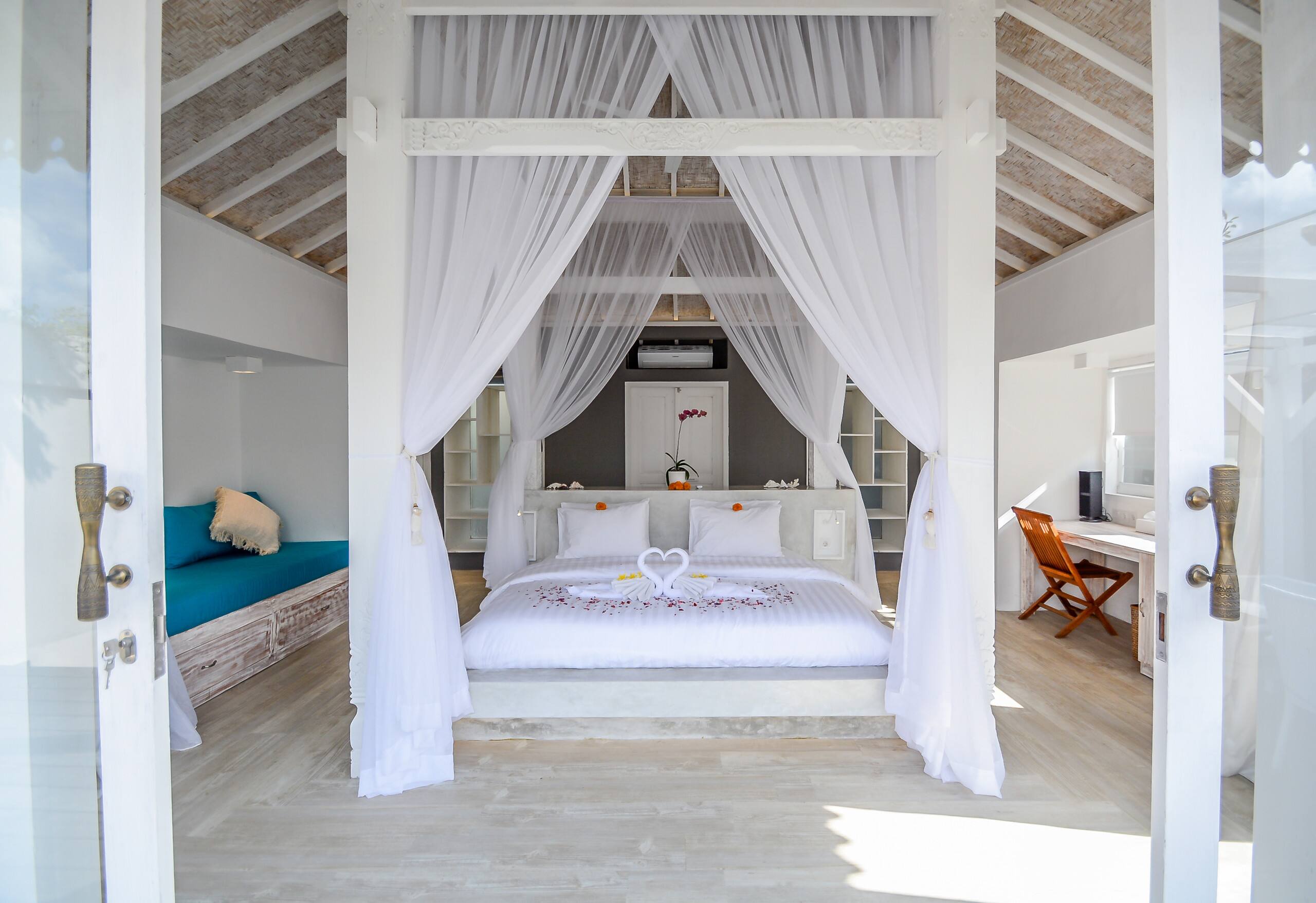 Mahi Mahi Suite 2: Romantic Joglo + Lagoon Pool 21