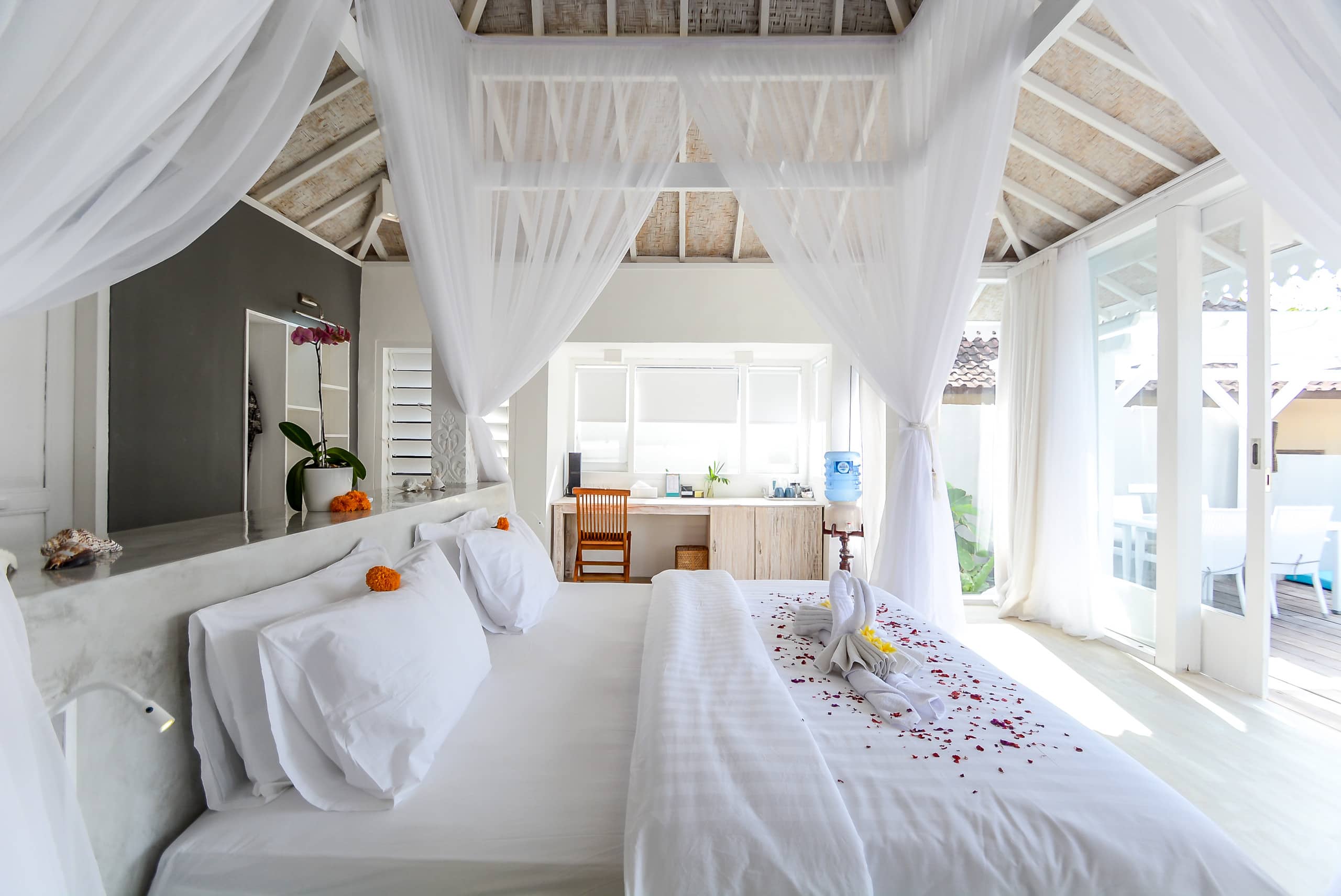 Mahi Mahi Suite 2: Romantic Joglo + Lagoon Pool 14
