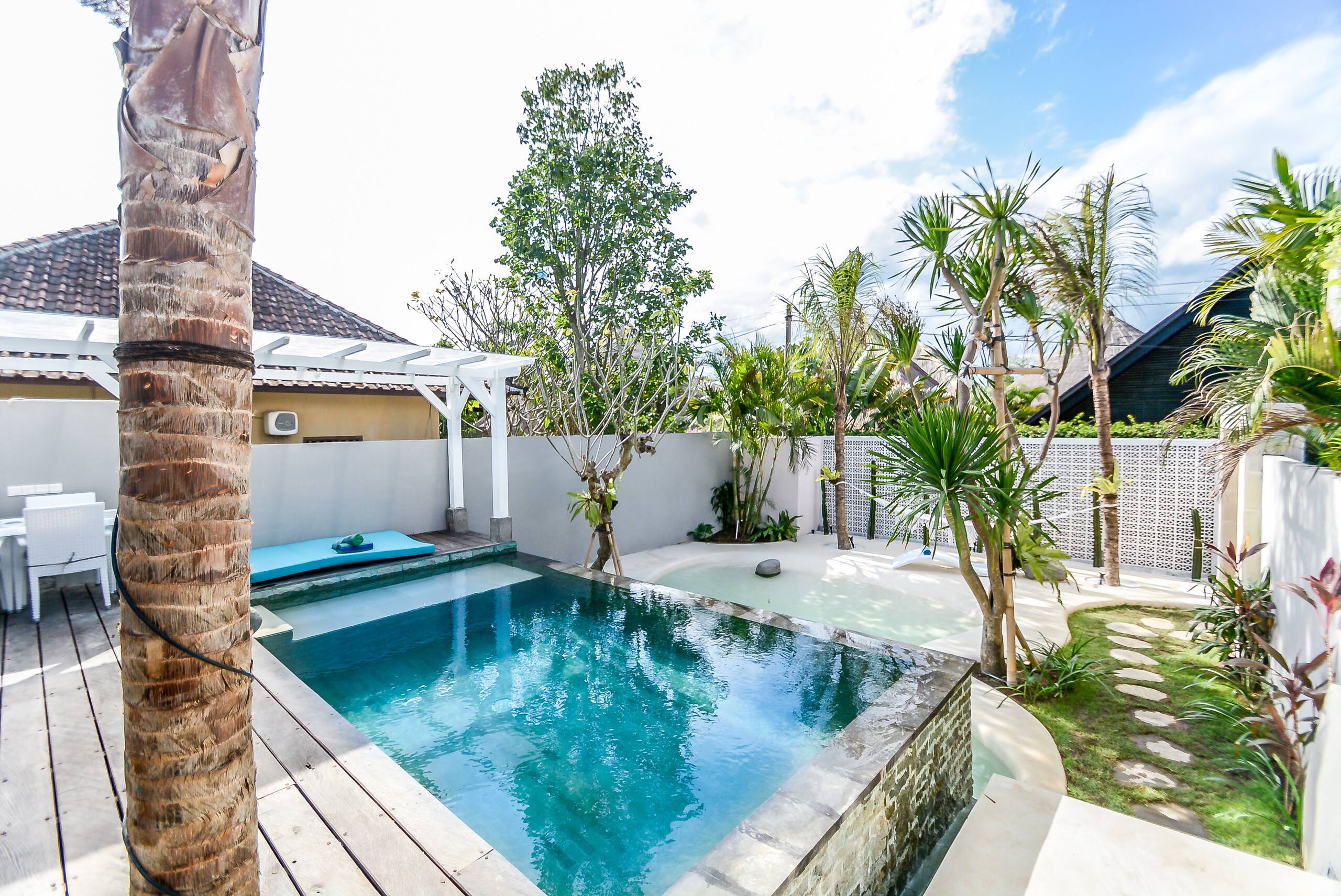 Mahi Mahi Suite 2: Romantic Joglo + Lagoon Pool — photo 3