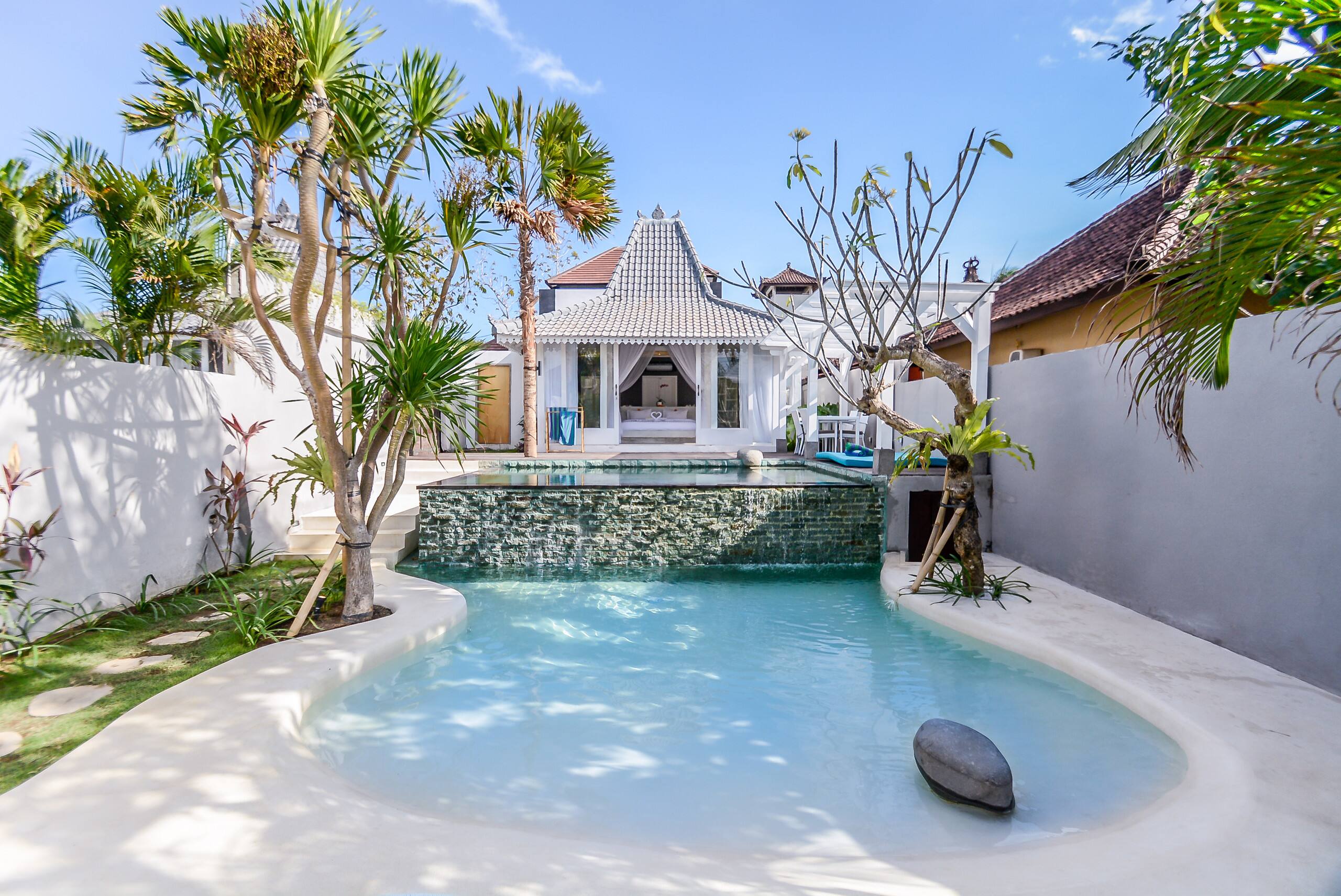 Mahi Mahi Suite 2: Romantic Joglo + Lagoon Pool 26