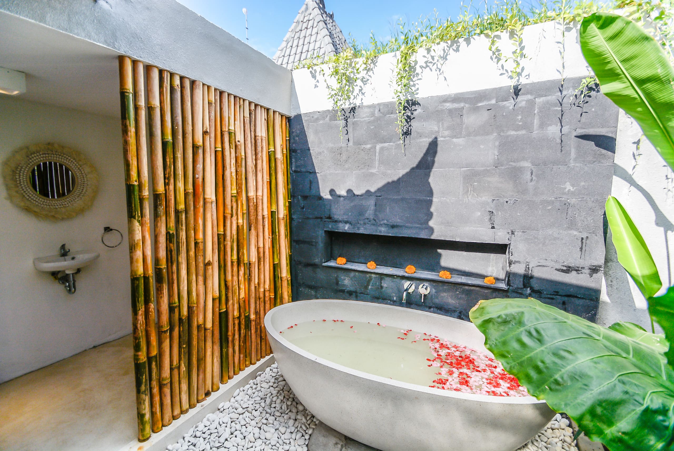 Mahi Mahi Suite 2: Romantic Joglo + Lagoon Pool 15
