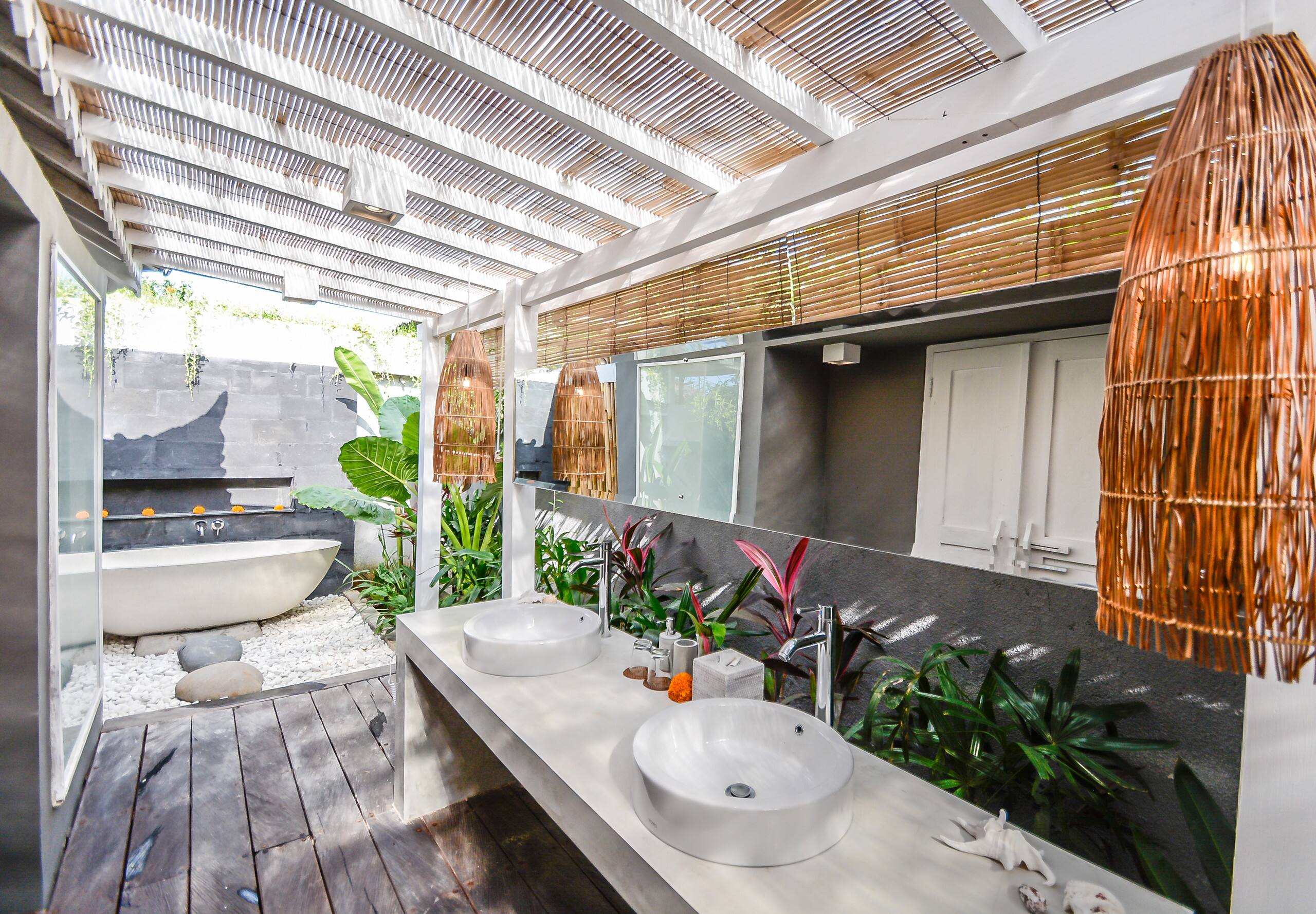 Mahi Mahi Suite 2: Romantic Joglo + Lagoon Pool — photo 5