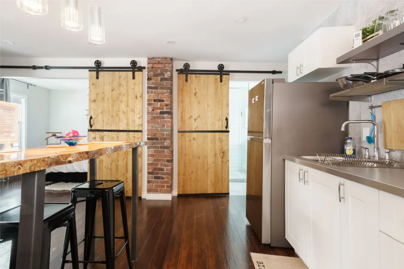Wood-Rich Niagara Loft close to Queen Street 10