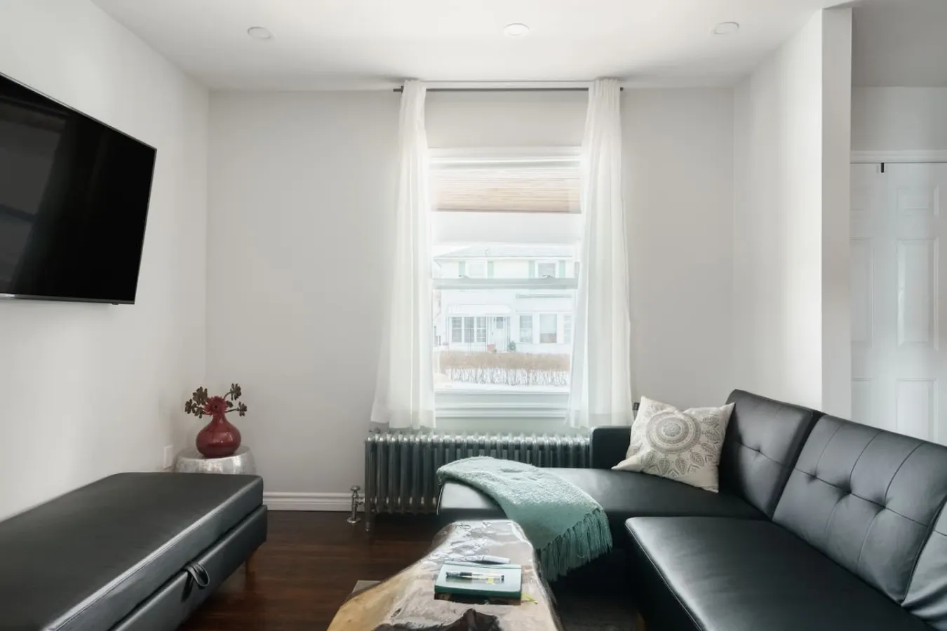 Wood-Rich Niagara Loft close to Queen Street 12