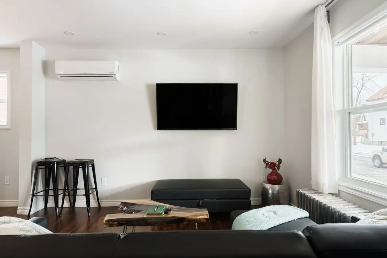 Wood-Rich Niagara Loft close to Queen Street 13