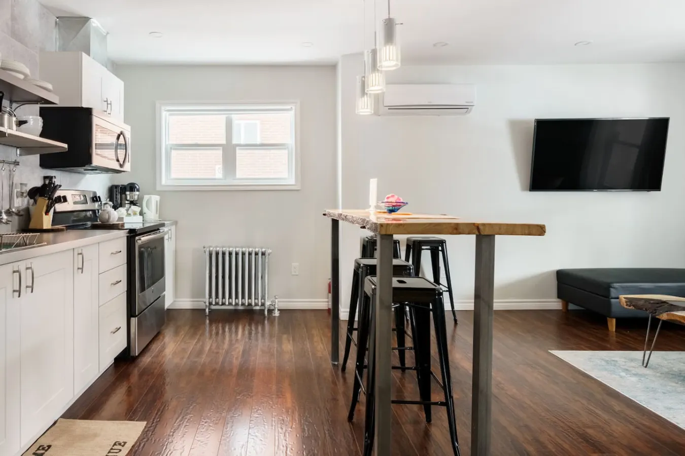 Wood-Rich Niagara Loft close to Queen Street 16