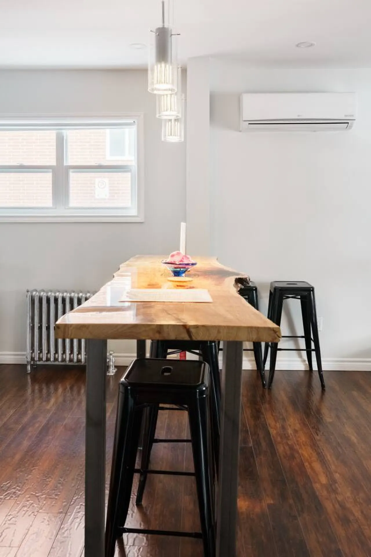 Wood-Rich Niagara Loft close to Queen Street 18