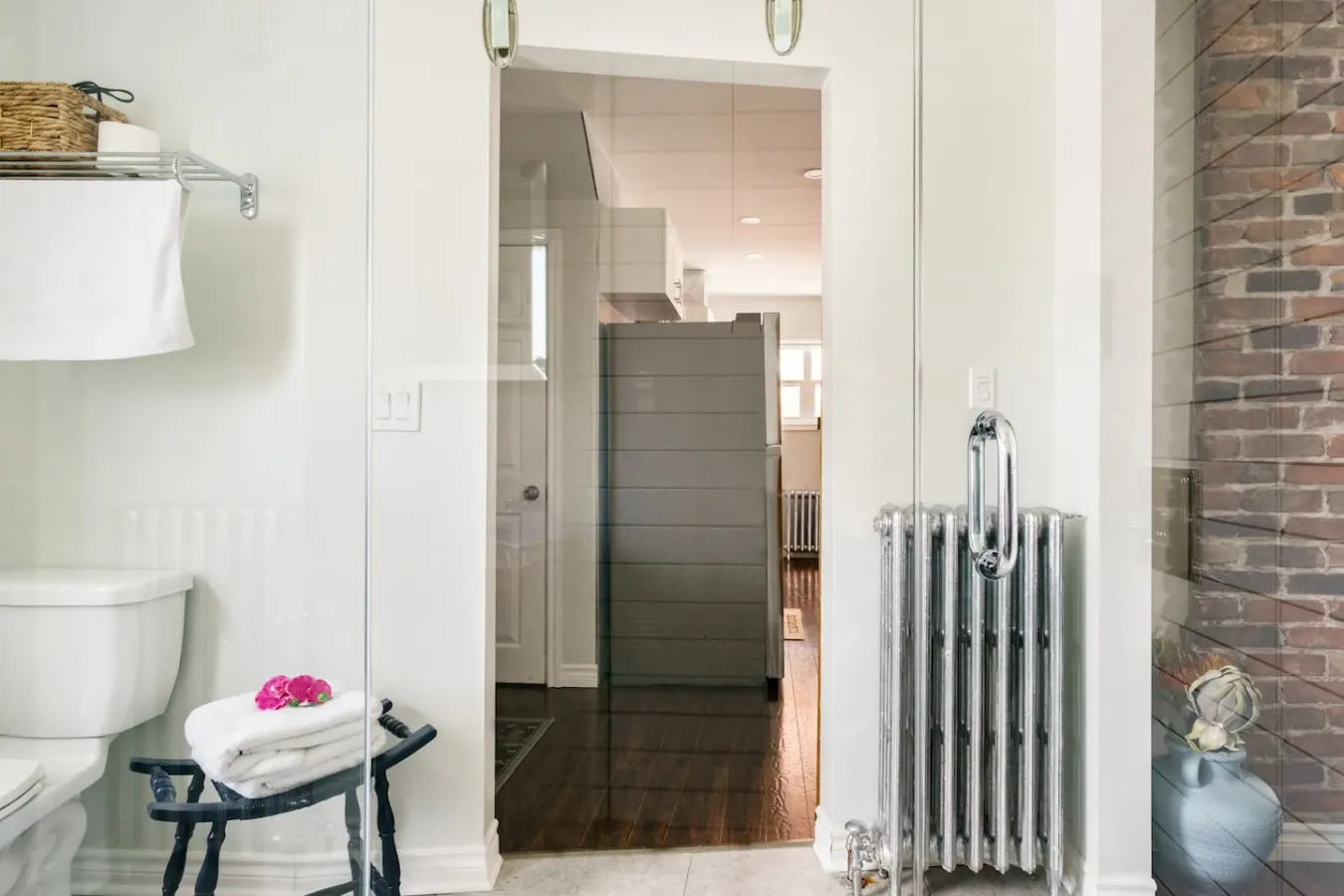 Wood-Rich Niagara Loft close to Queen Street 8