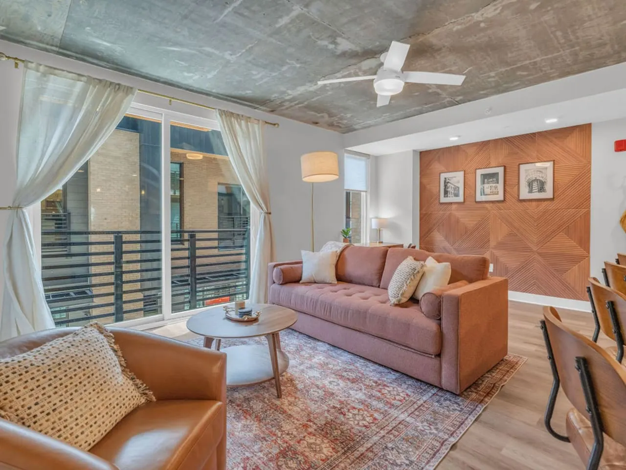 Lone Tree Escape | King Bed | Stylish DT Stay — photo 2