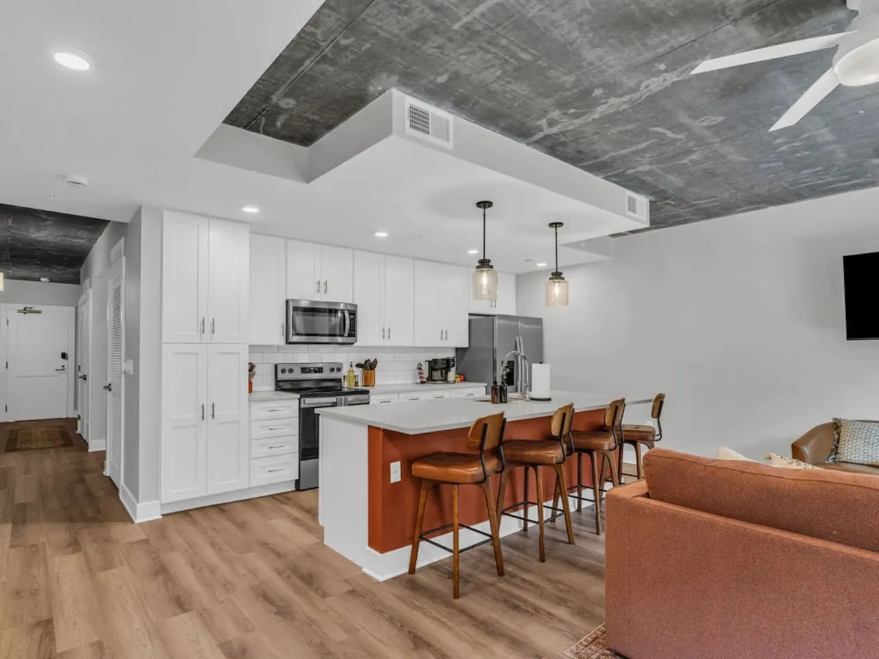 Lone Tree Escape | King Bed | Stylish DT Stay — photo 3