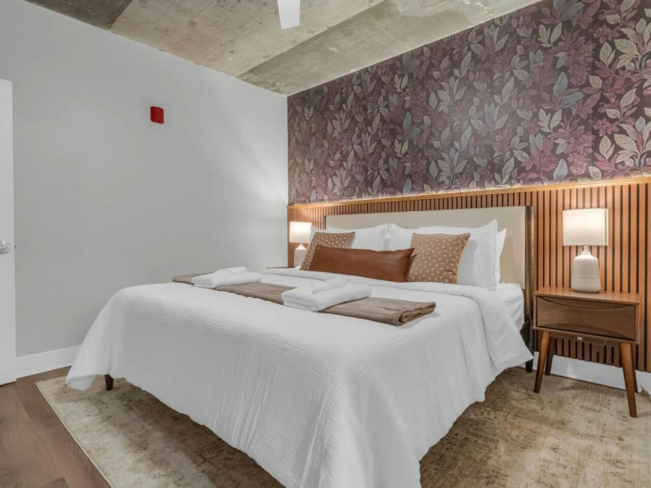 Lone Tree Escape | King Bed | Stylish DT Stay — photo 4