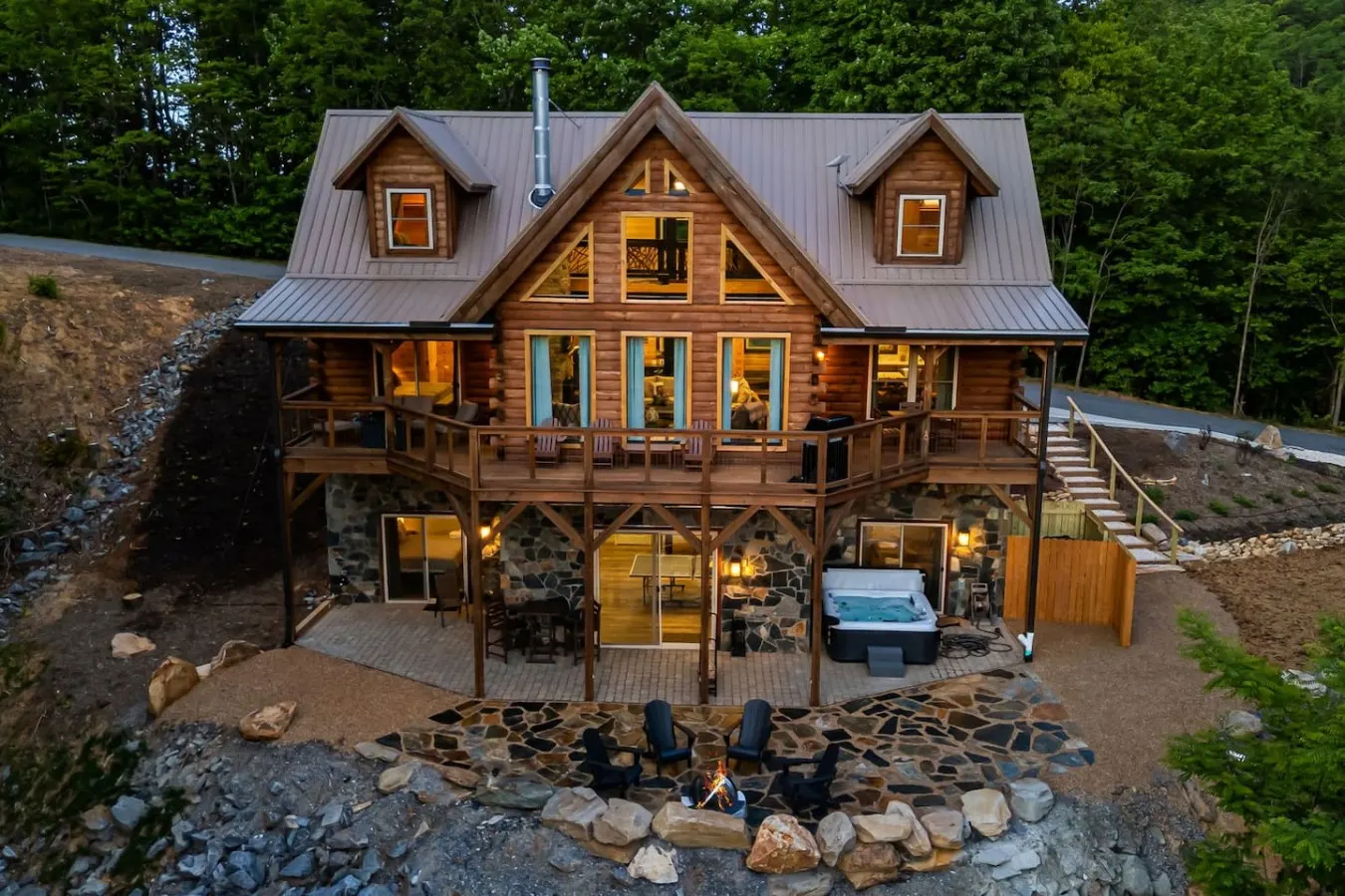 15 Min to Black Mtn | Hot Tub, Views & Game Room