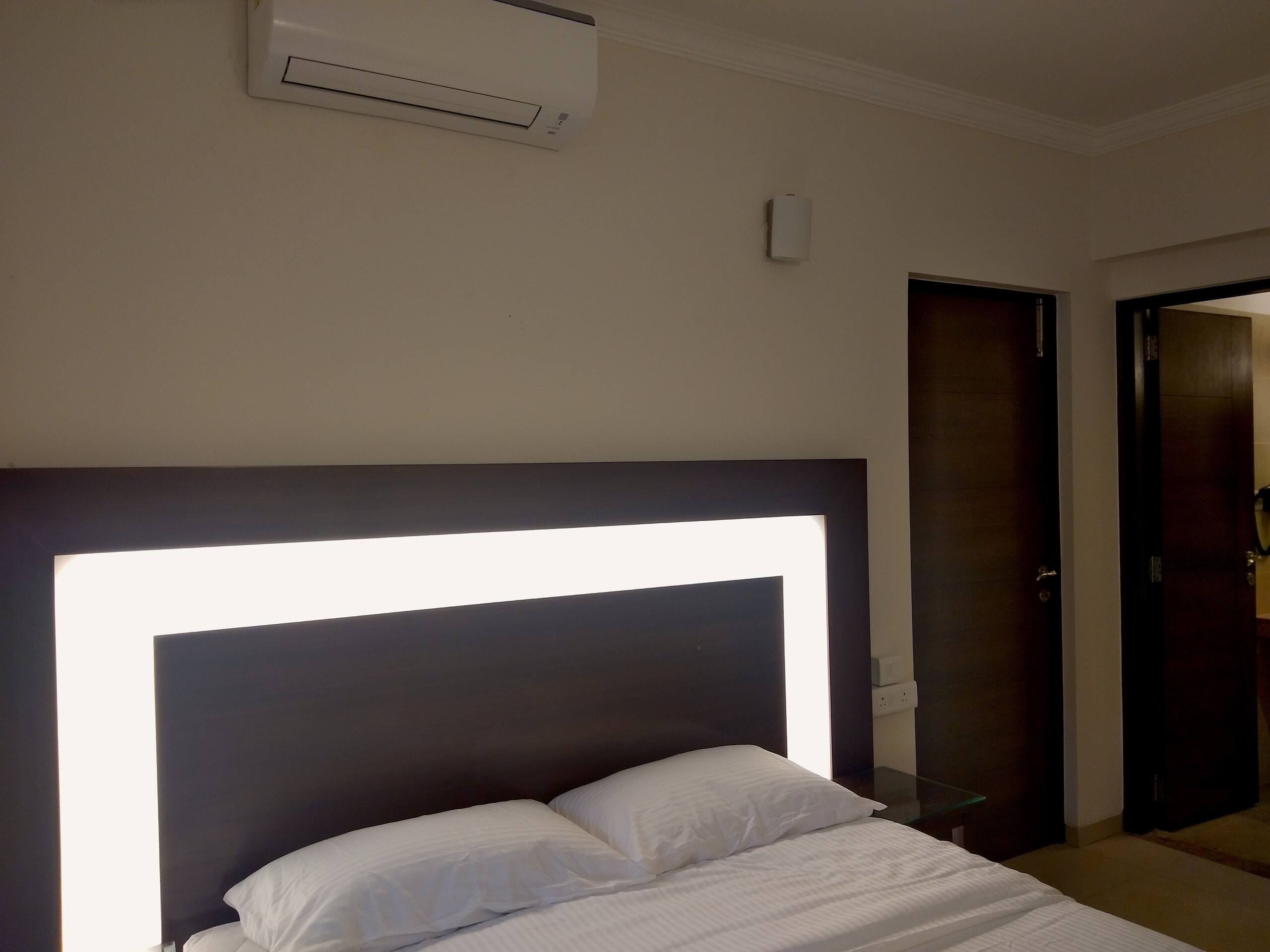 Casa Legend Suites  · Luxurious 2 Double Bed Suite near Candolim Beach 11