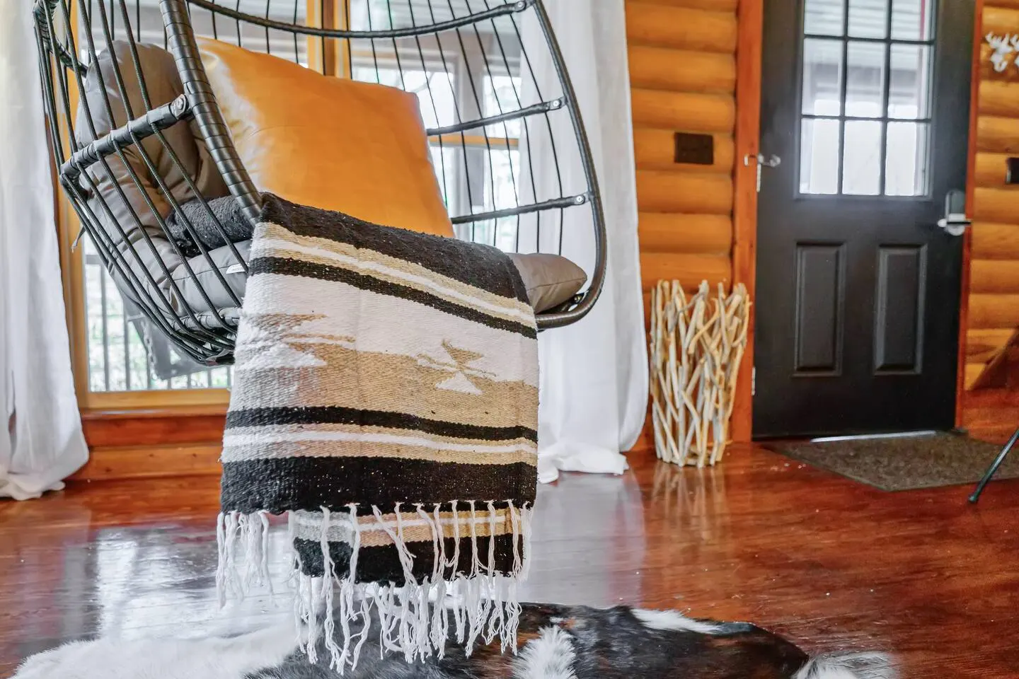 Designer Cabin on Wooded Acre 10 min to Raleigh 10