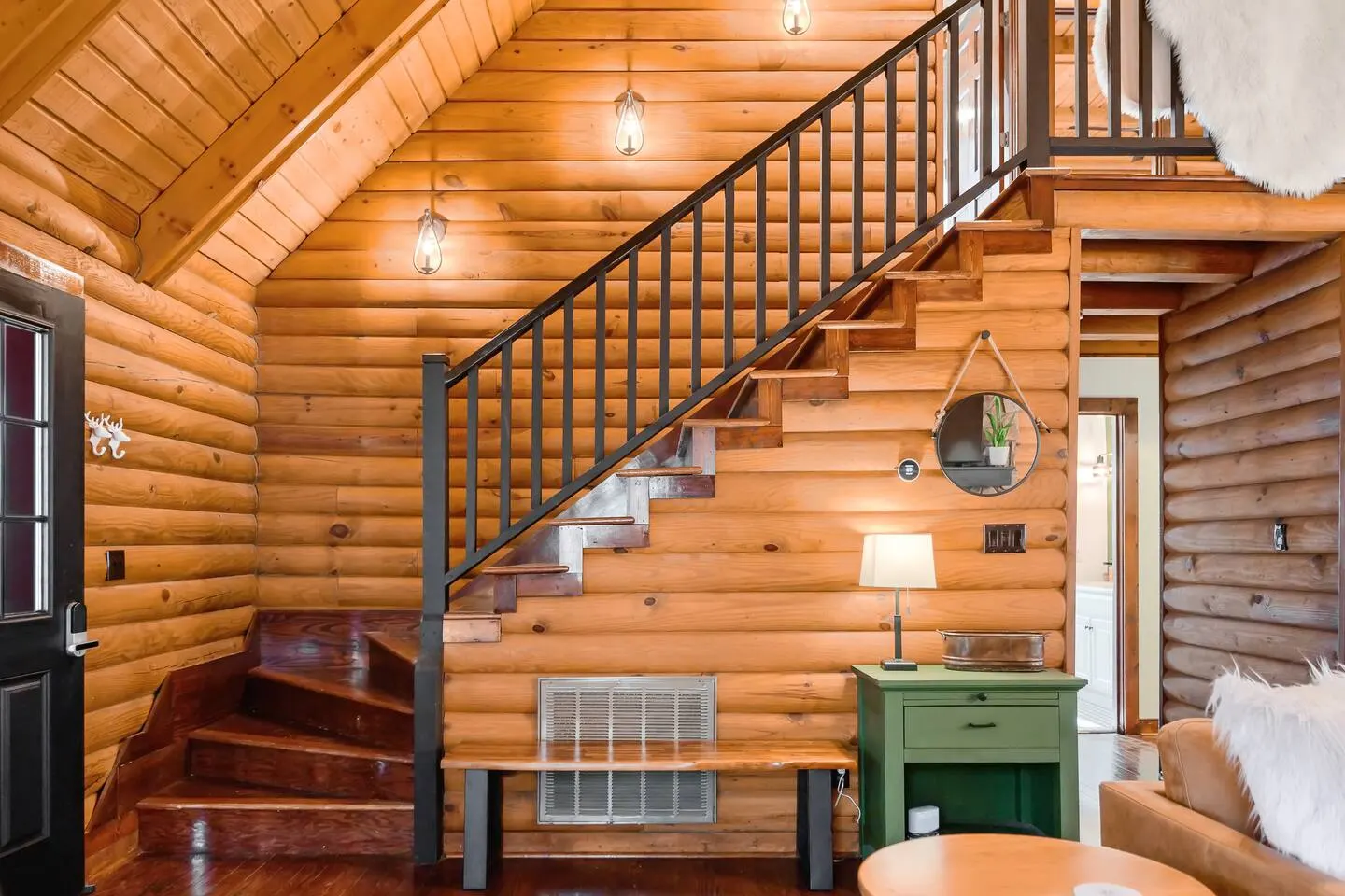 Designer Cabin on Wooded Acre 10 min to Raleigh 14