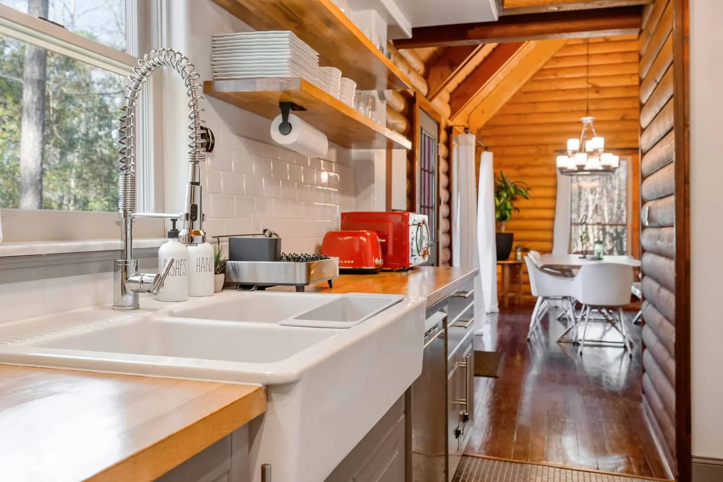 Designer Cabin on Wooded Acre 10 min to Raleigh 16