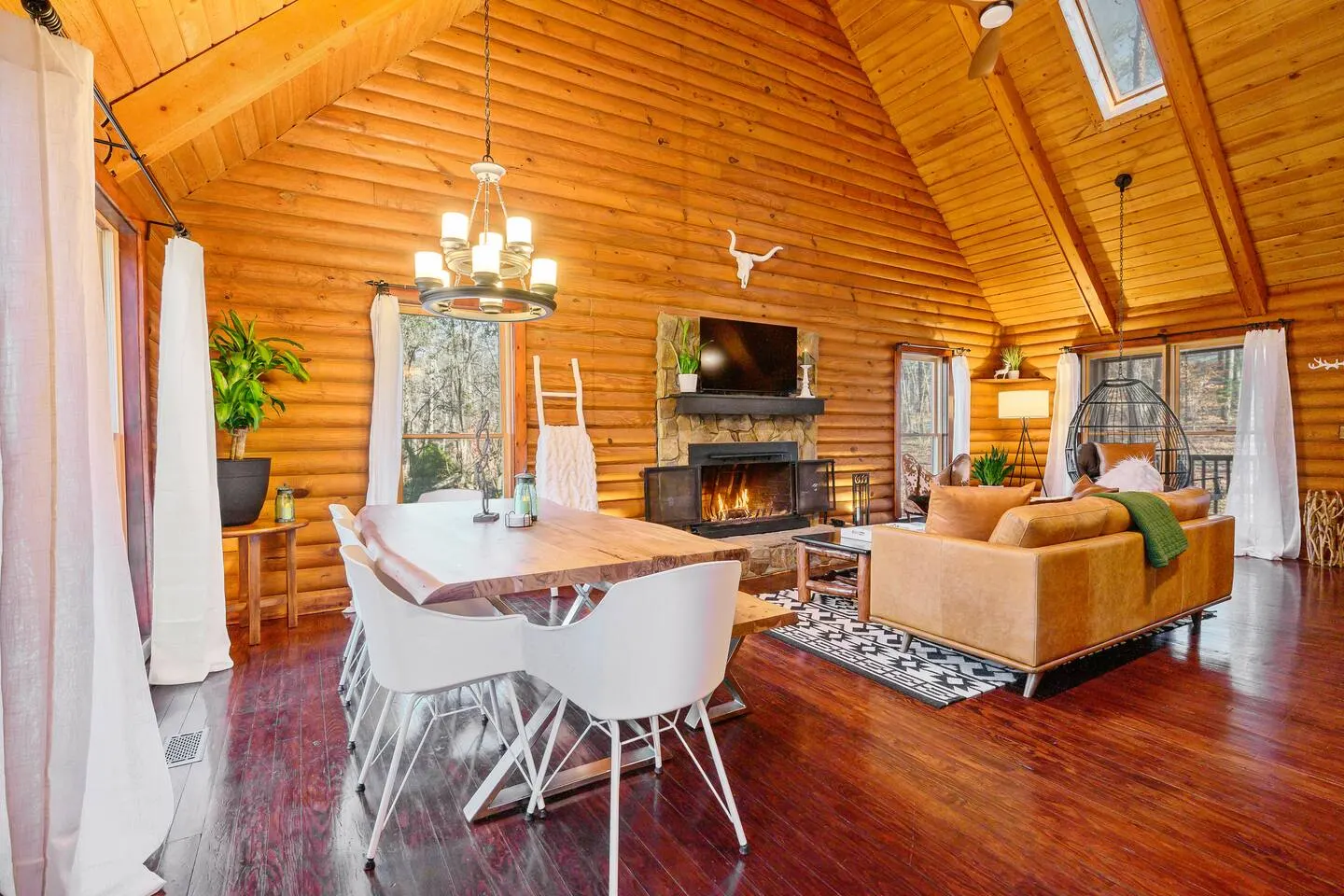 Designer Cabin on Wooded Acre • 10 min to Raleigh — foto 3