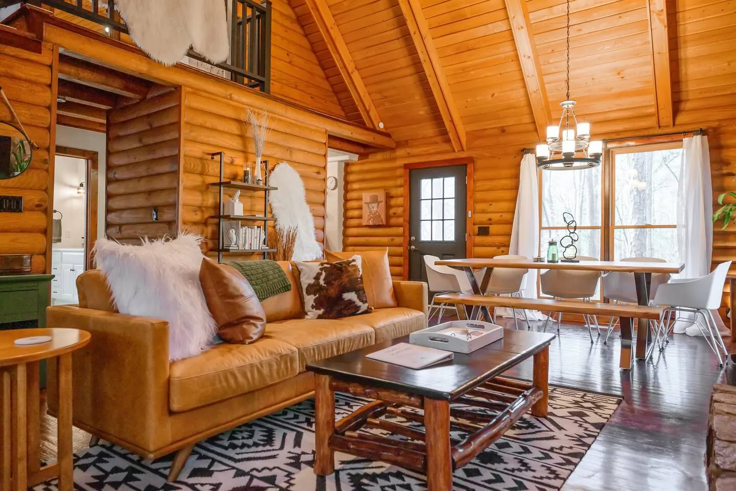 Designer Cabin on Wooded Acre 10 min to Raleigh 7