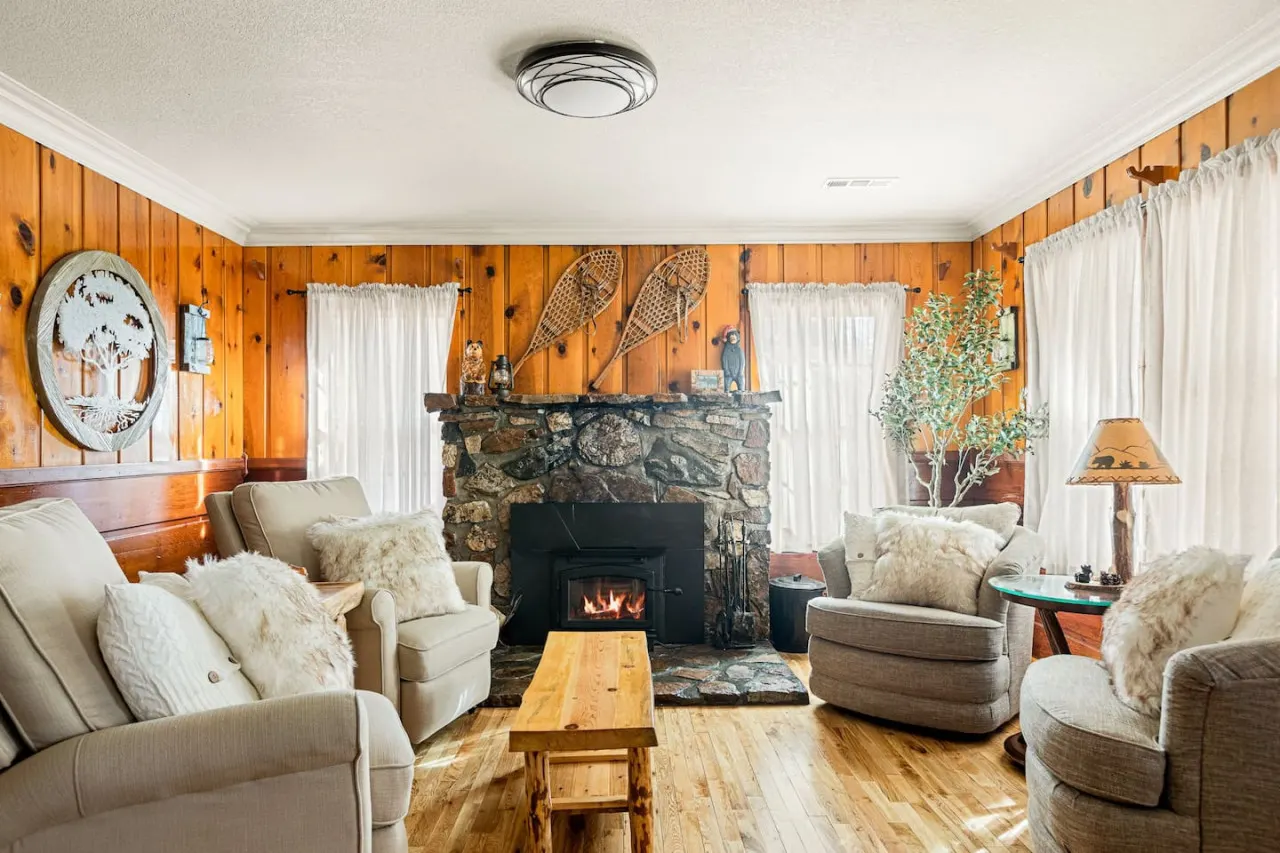 Mountain Getaway, Hot Tub, Games & BBQ 2