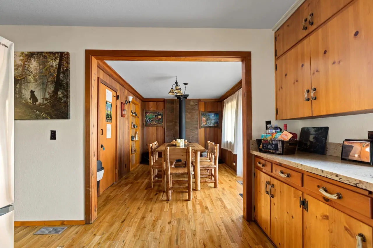Mountain Getaway, Hot Tub, Games & BBQ 10