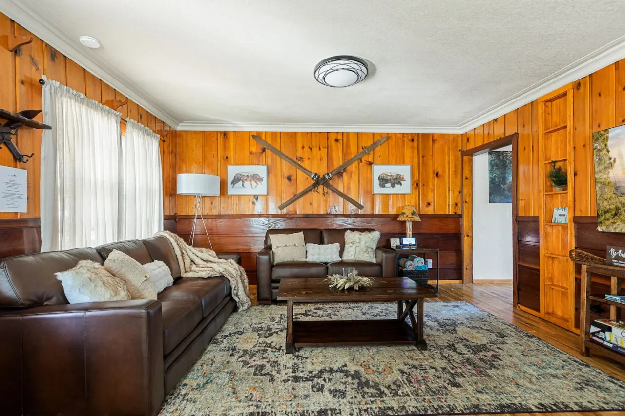 Mountain Getaway, Hot Tub, Games & BBQ 12