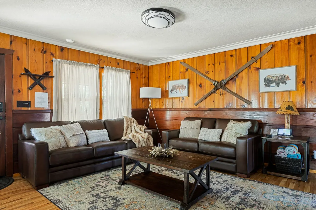 Mountain Getaway, Hot Tub, Games & BBQ 13